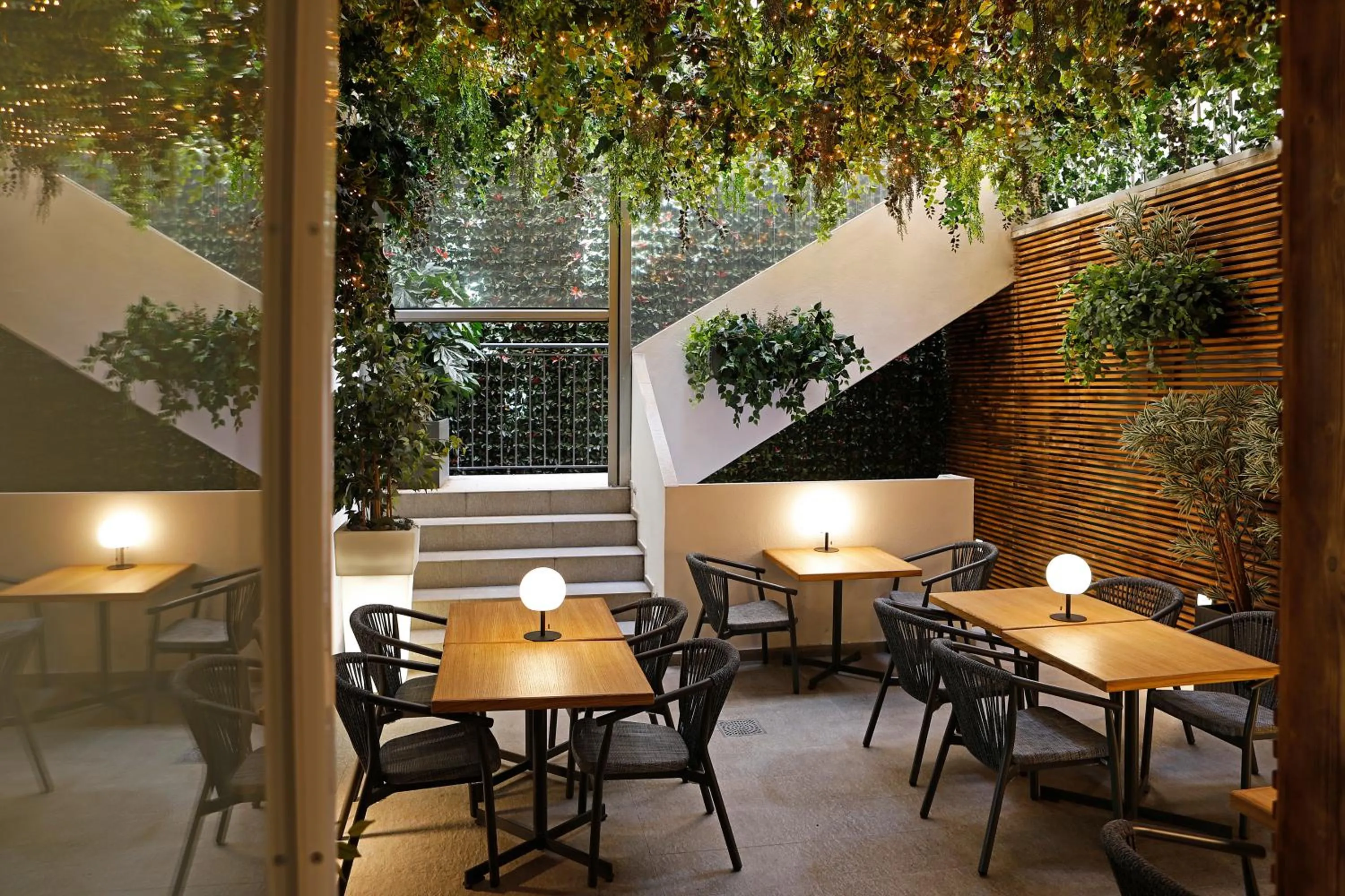 Restaurant/places to eat in Rome Times Hotel