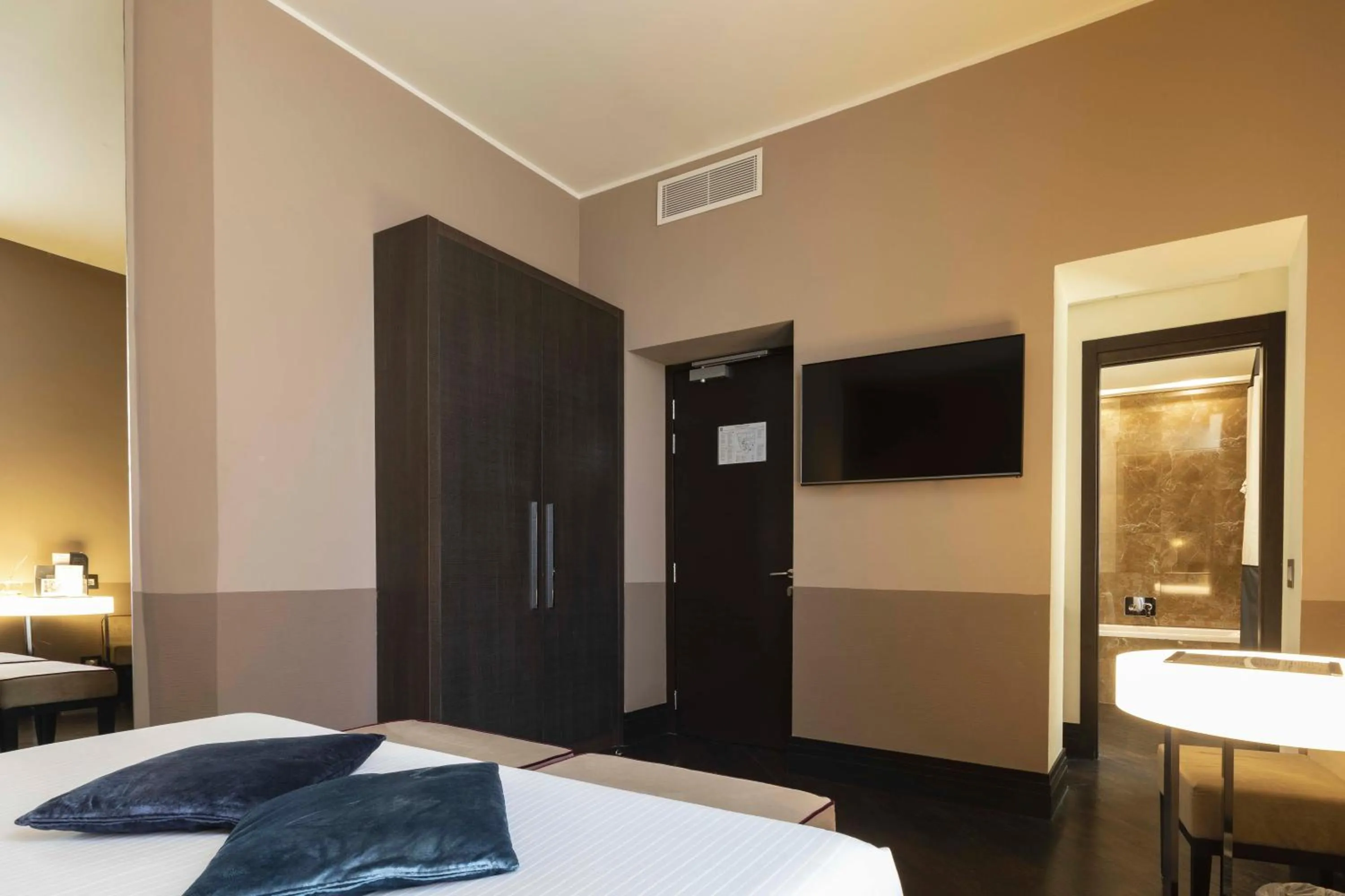 Bed in Rome Times Hotel