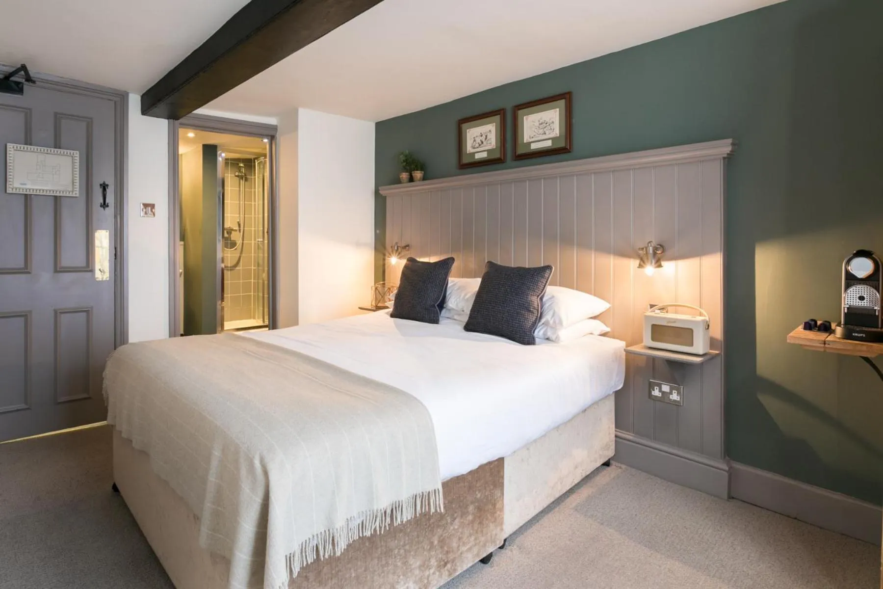 Bedroom, Bed in The Angel & Blue Pig