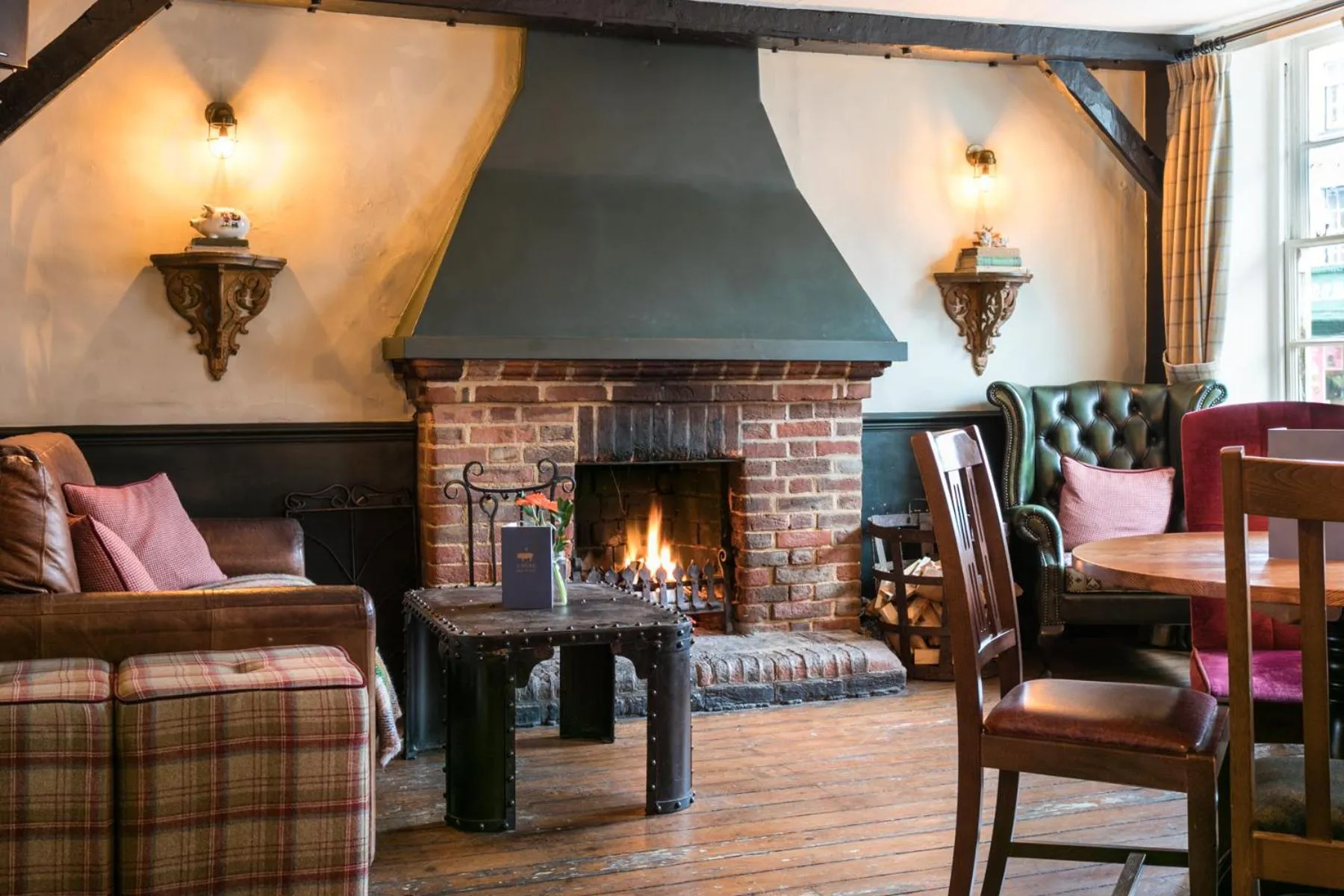 Lounge or bar in The Angel & Blue Pig