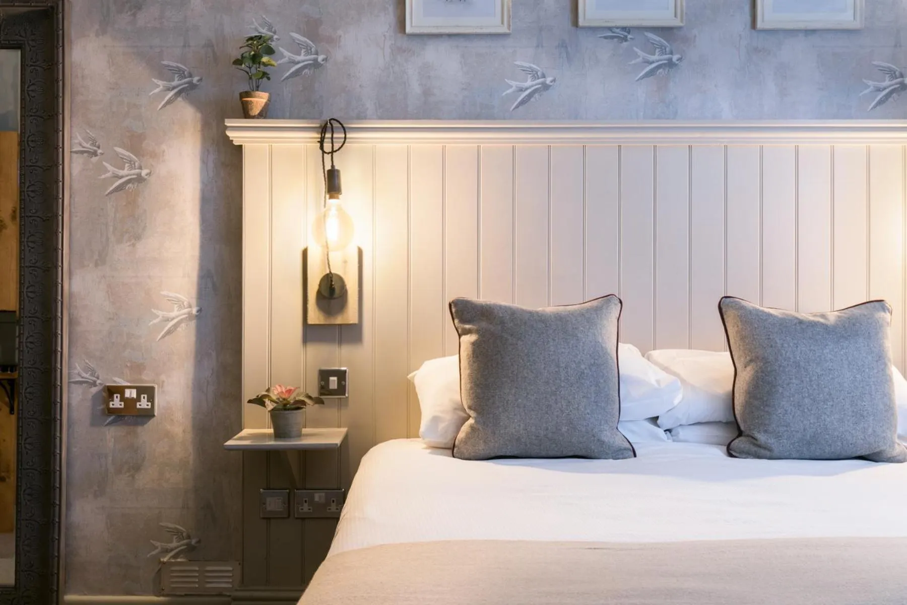 Bedroom, Bed in The Angel & Blue Pig