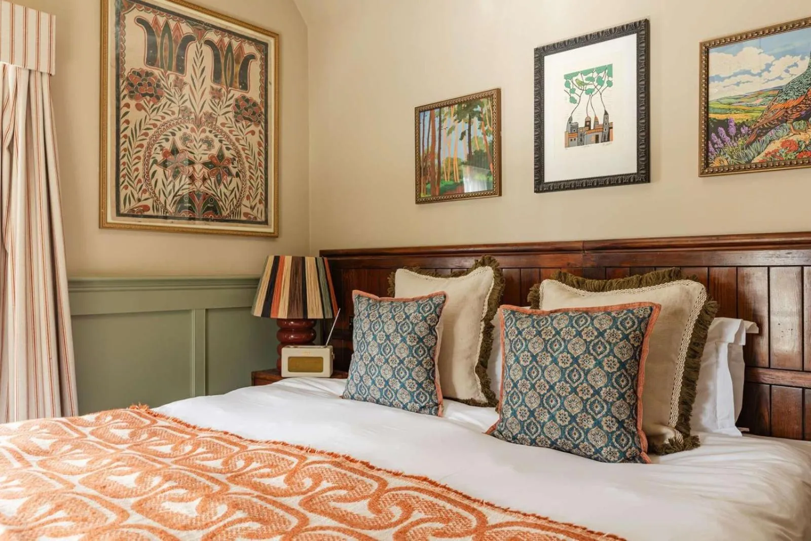 Bed in The Huntsman of Brockenhurst