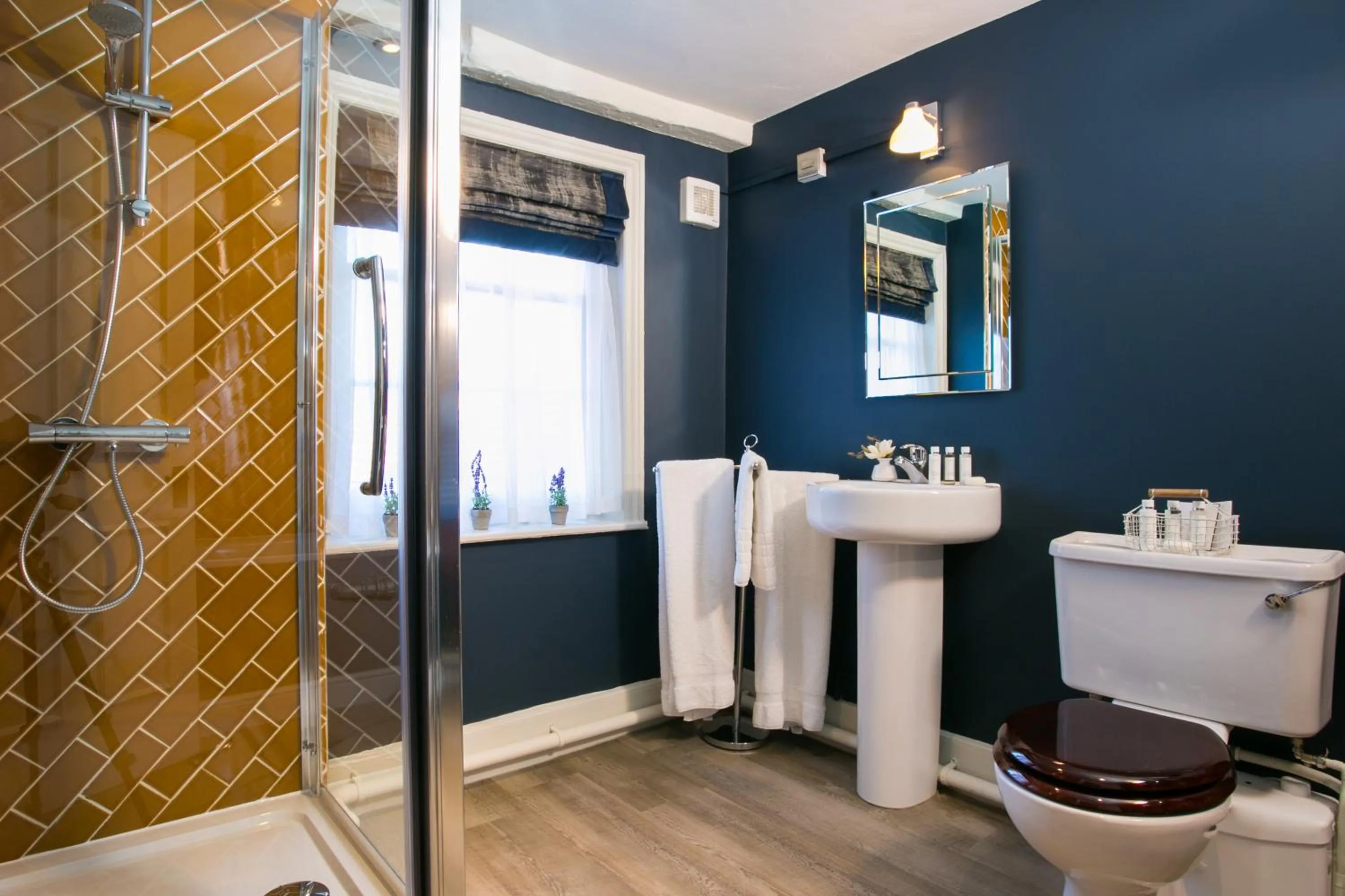 Bathroom in The Huntsman of Brockenhurst