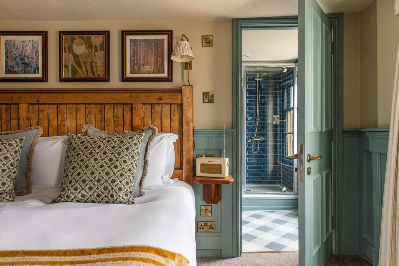 Bed in The Huntsman of Brockenhurst