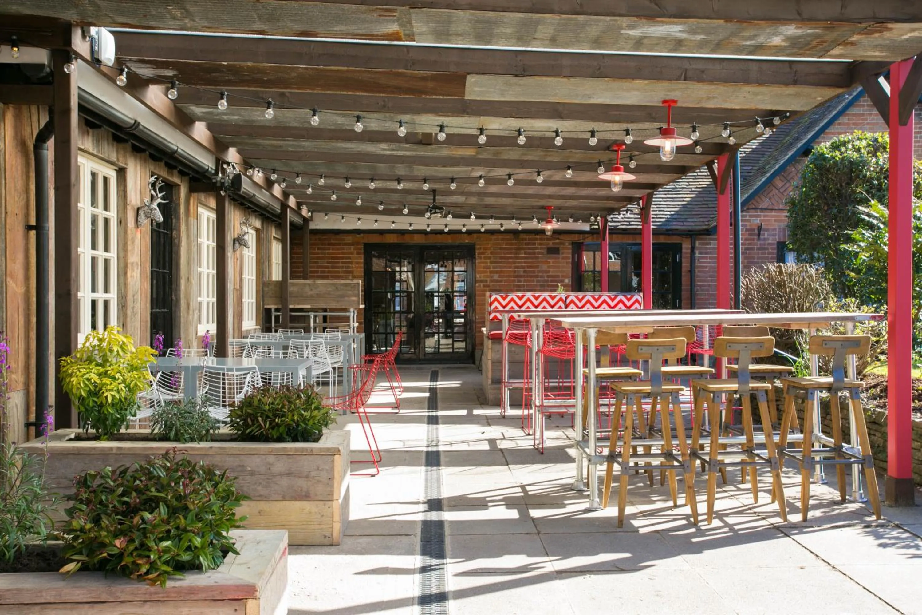 Patio in The Huntsman of Brockenhurst
