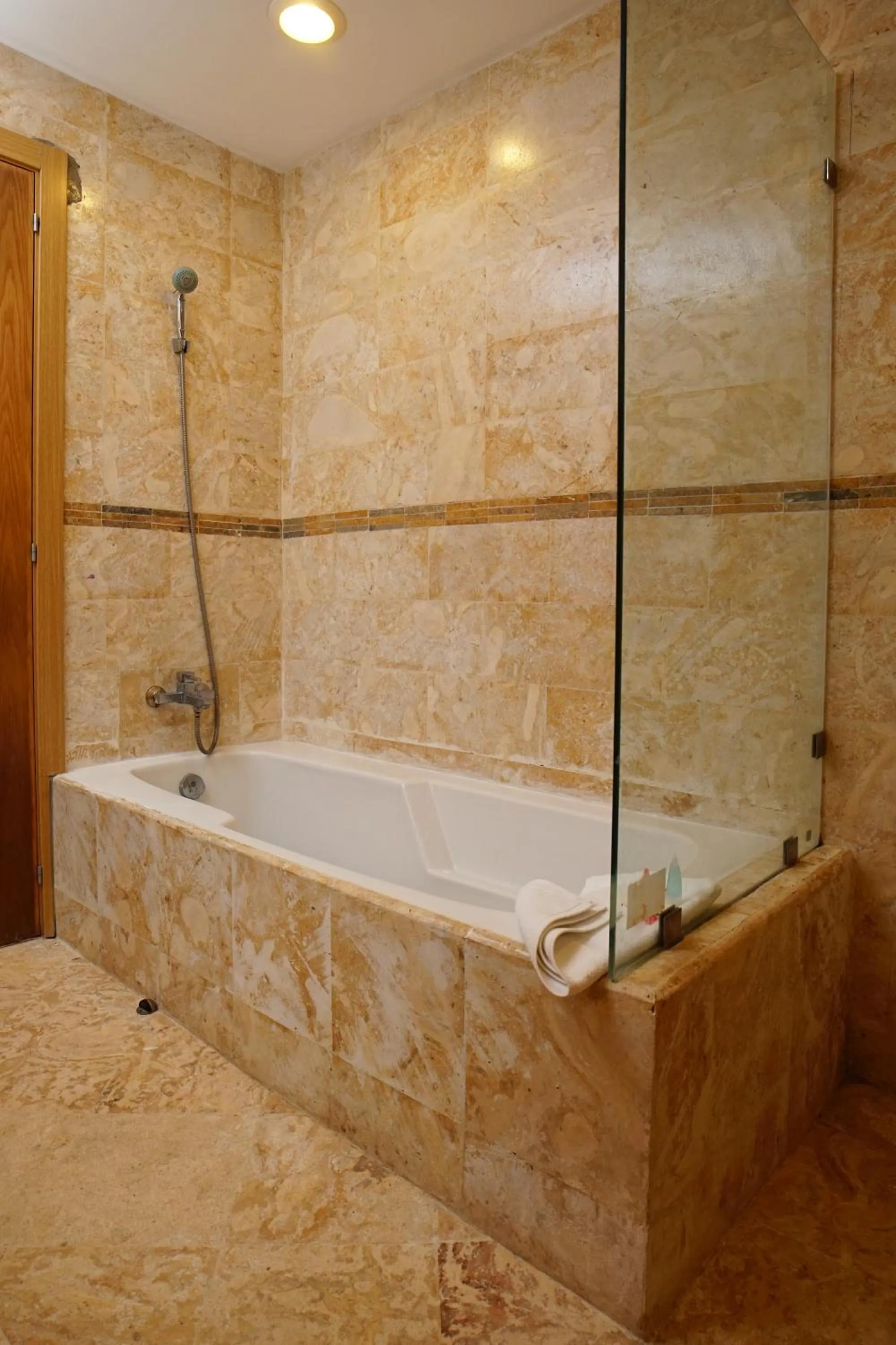 Sybaris Suites & Residences