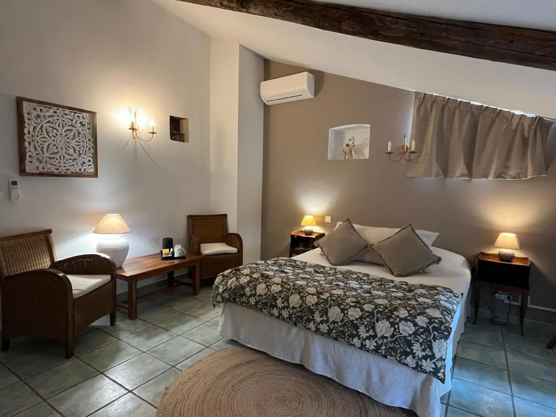 Family Suite in Logis Hôtel La Bastide des Monges Family Suite in Logis Hôtel La Bastide des Monges