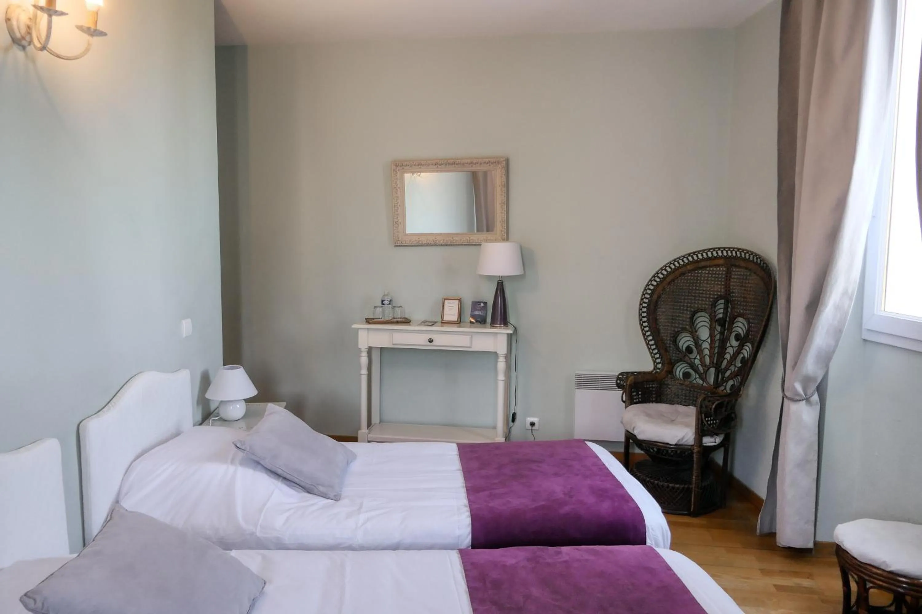 Standard Twin Room in Logis Hôtel La Bastide des Monges