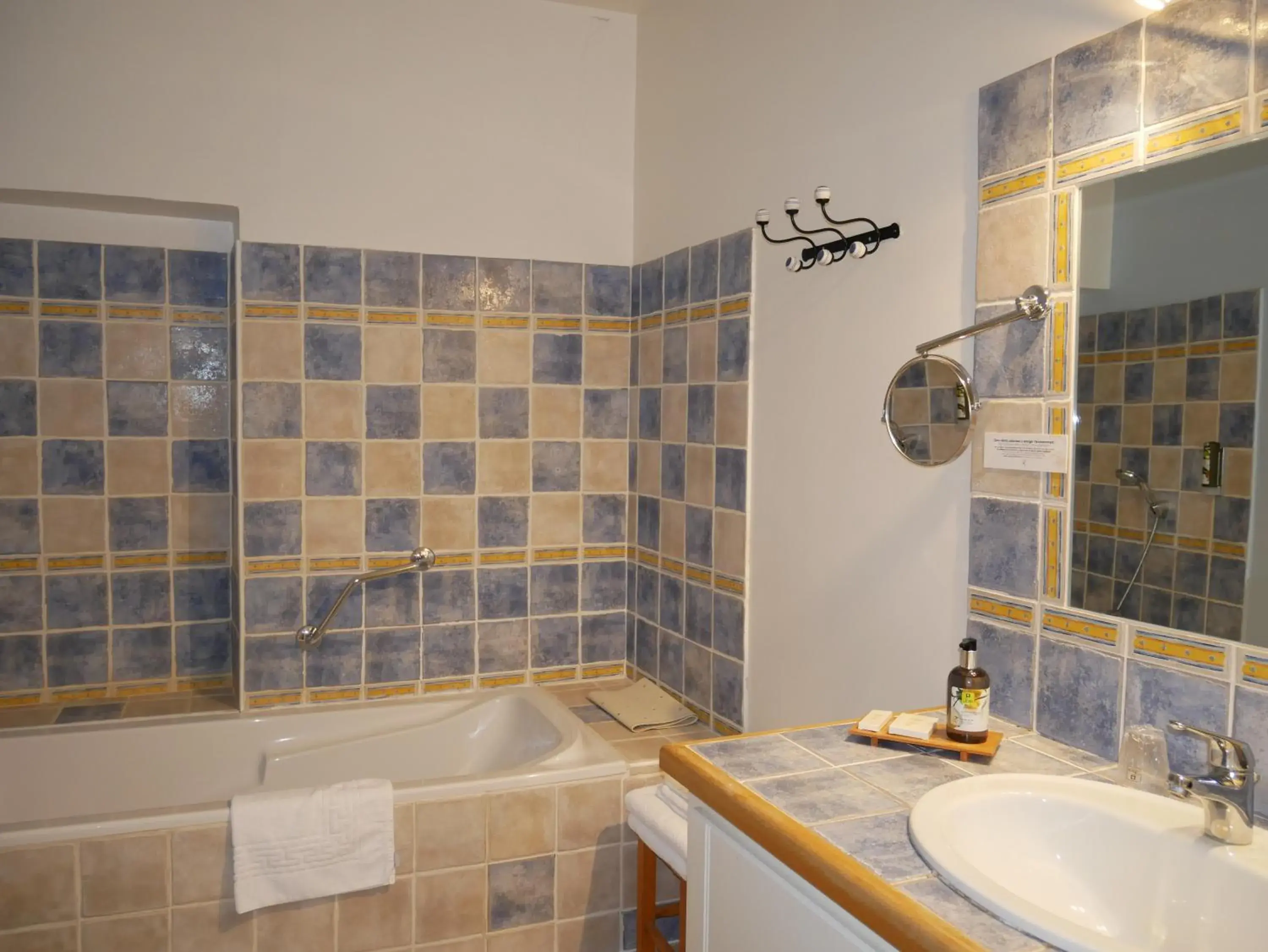 Bathroom in Logis Hôtel La Bastide des Monges Bathroom in Logis Hôtel La Bastide des Monges