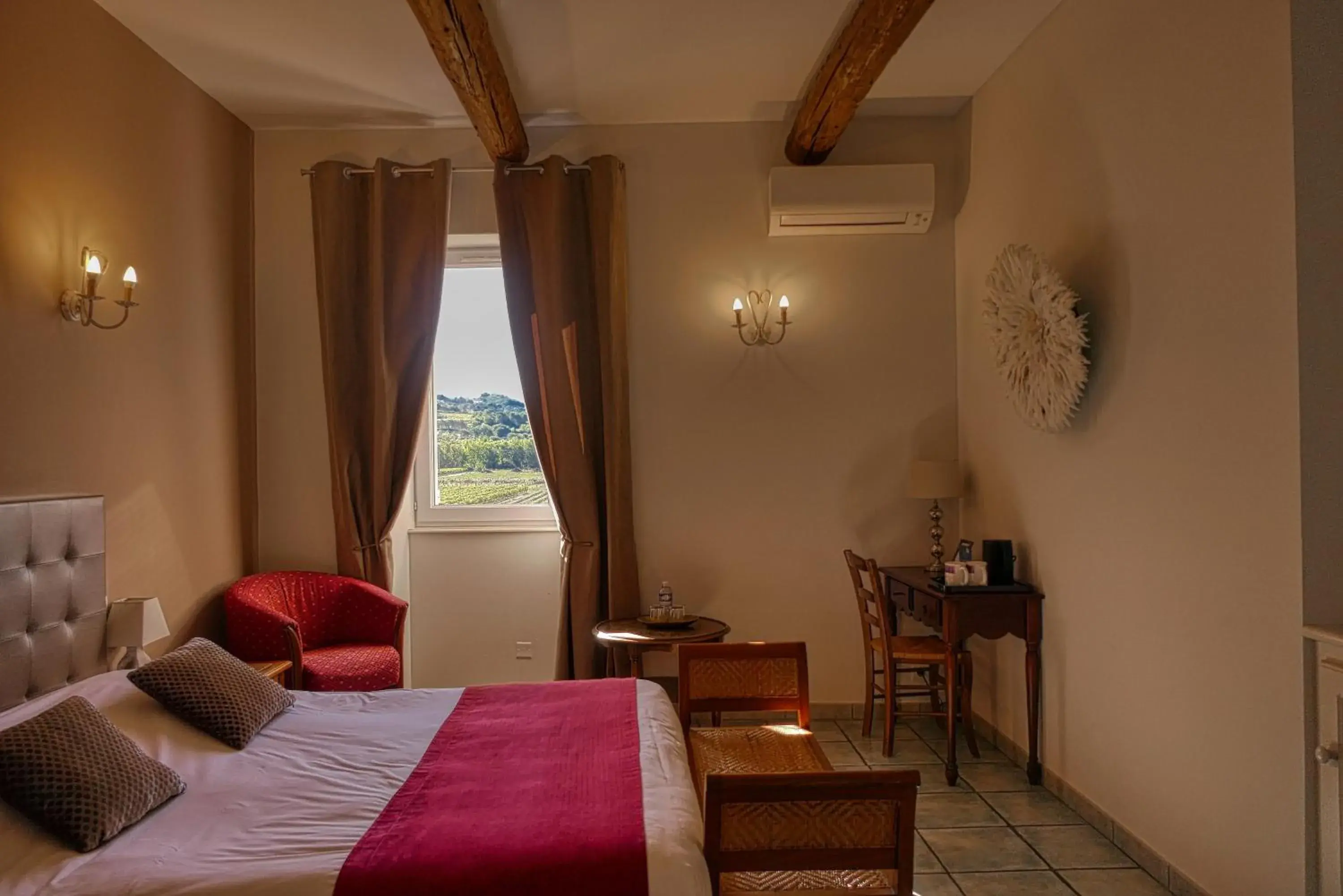 Comfort Double Room in Logis Hôtel La Bastide des Monges Comfort Double Room in Logis Hôtel La Bastide des Monges