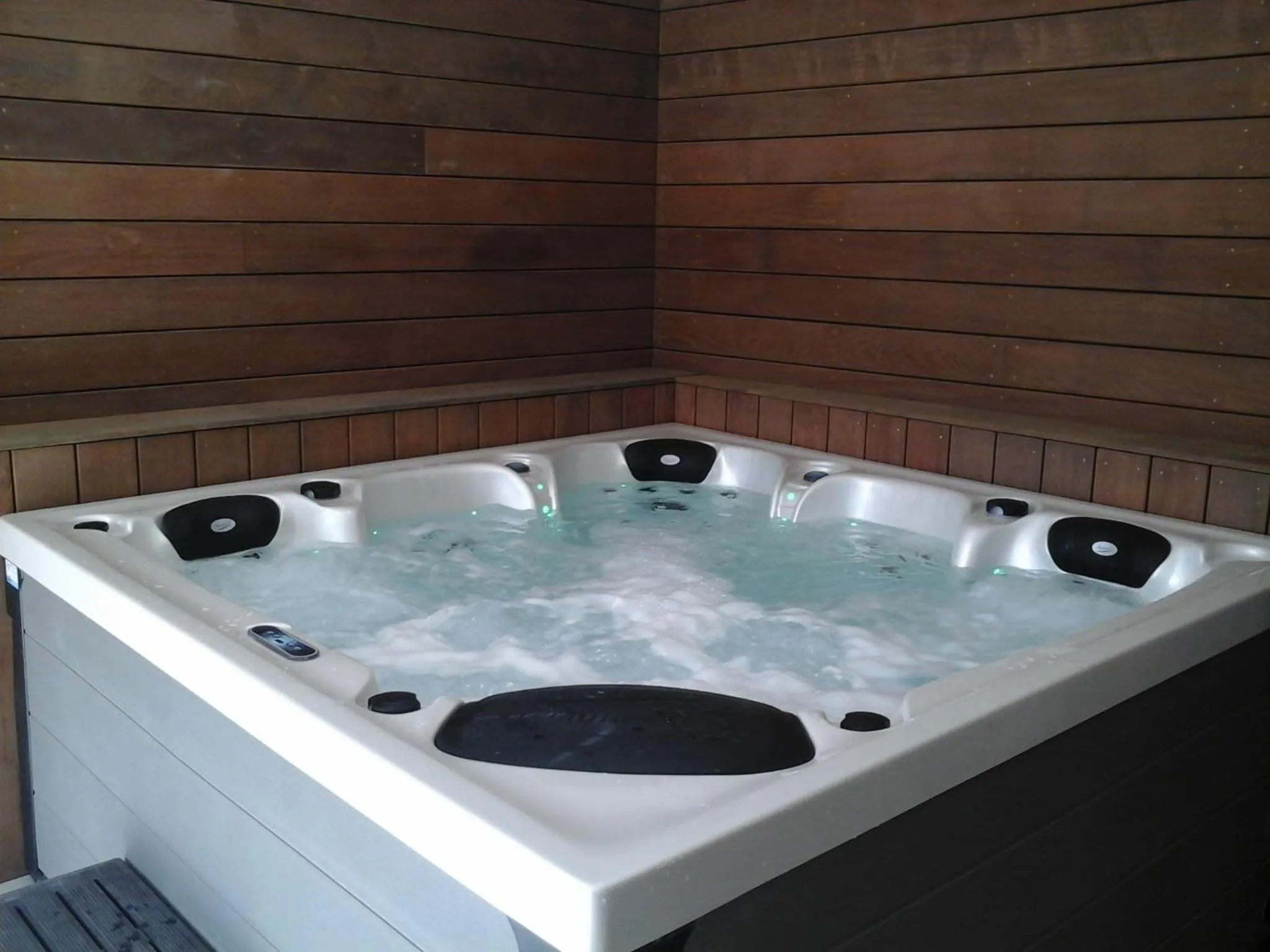 Hot Tub in Logis Hôtel La Bastide des Monges