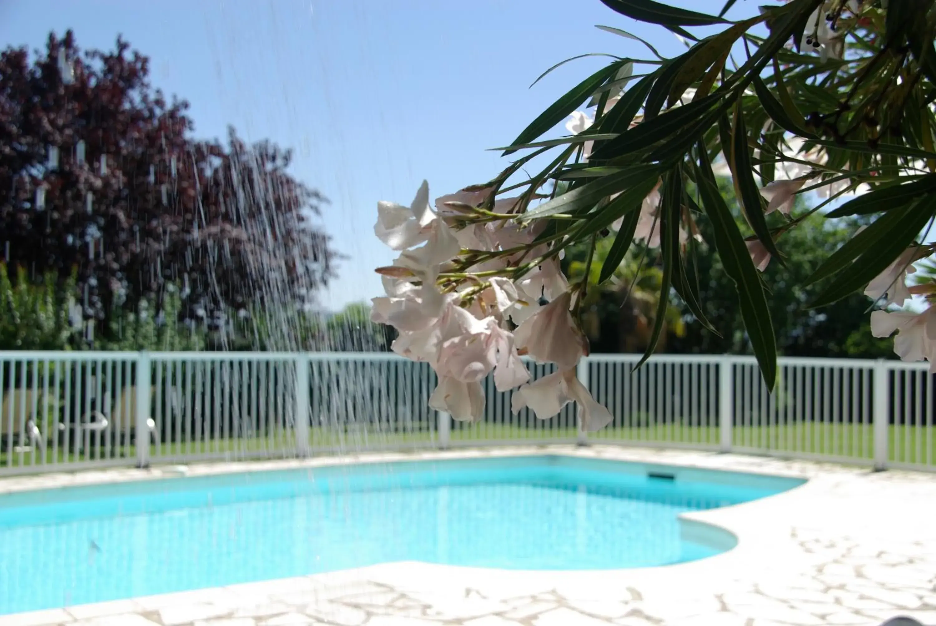 Swimming pool in Logis Hôtel La Bastide des Monges Swimming pool in Logis Hôtel La Bastide des Monges