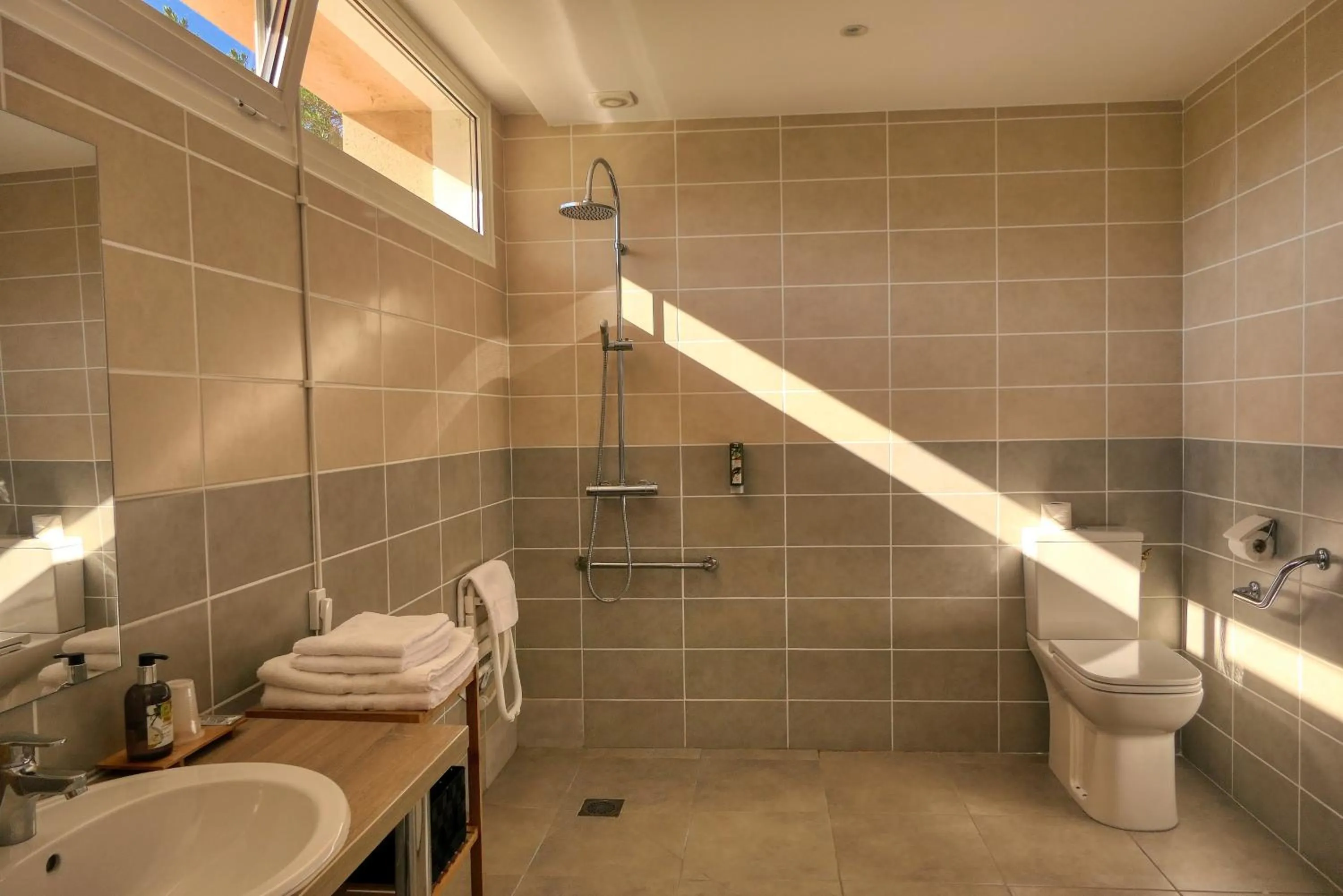 Bathroom in Logis Hôtel La Bastide des Monges
