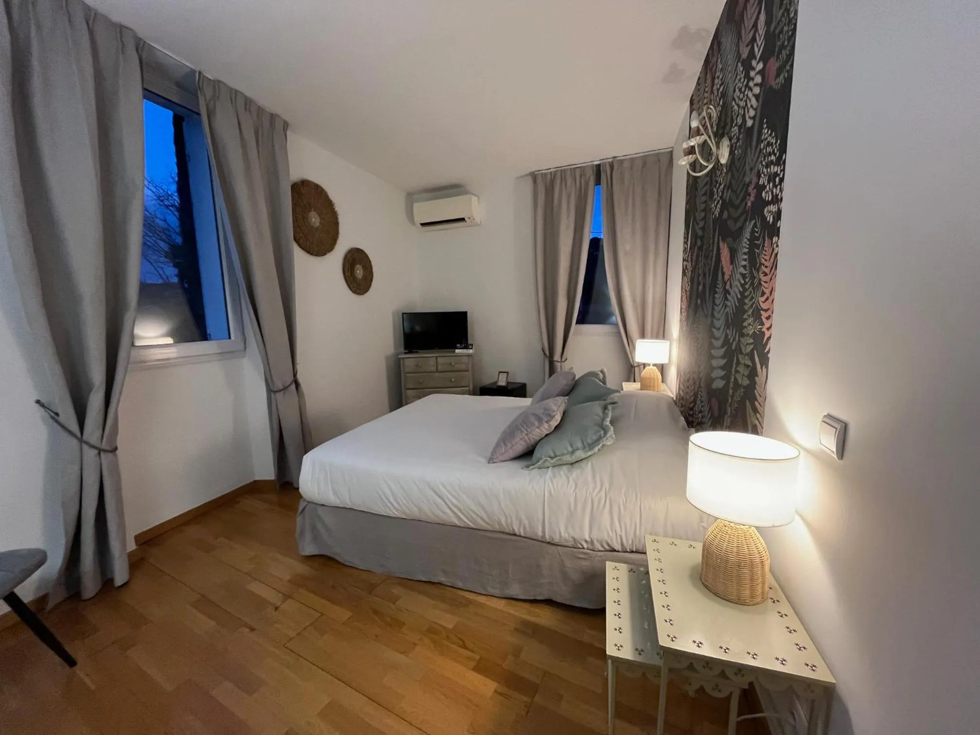 Photo of the whole room, Bed in Logis Hôtel La Bastide des Monges