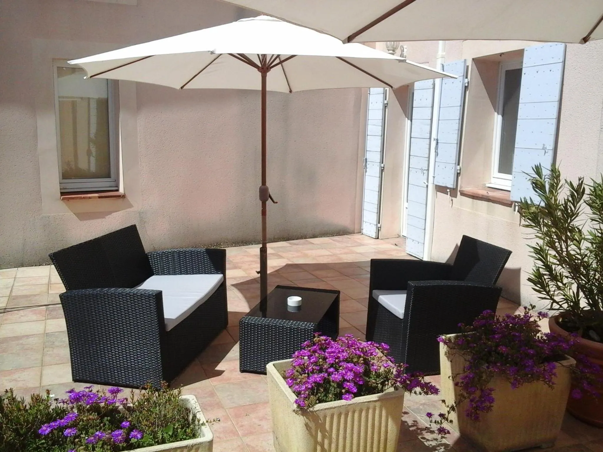 Balcony/Terrace in Logis Hôtel La Bastide des Monges