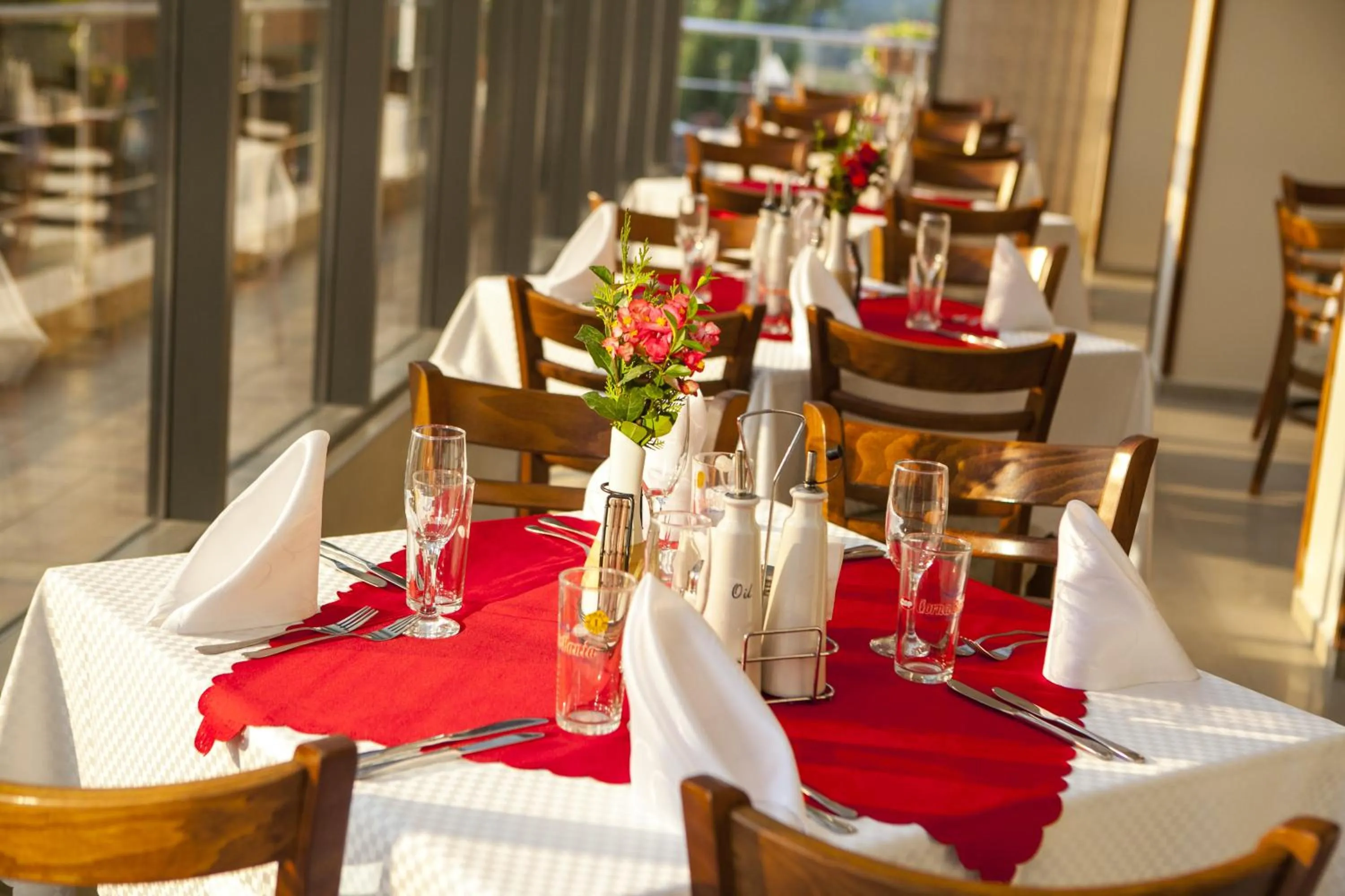 Restaurant/places to eat in Relax Coop Hotel