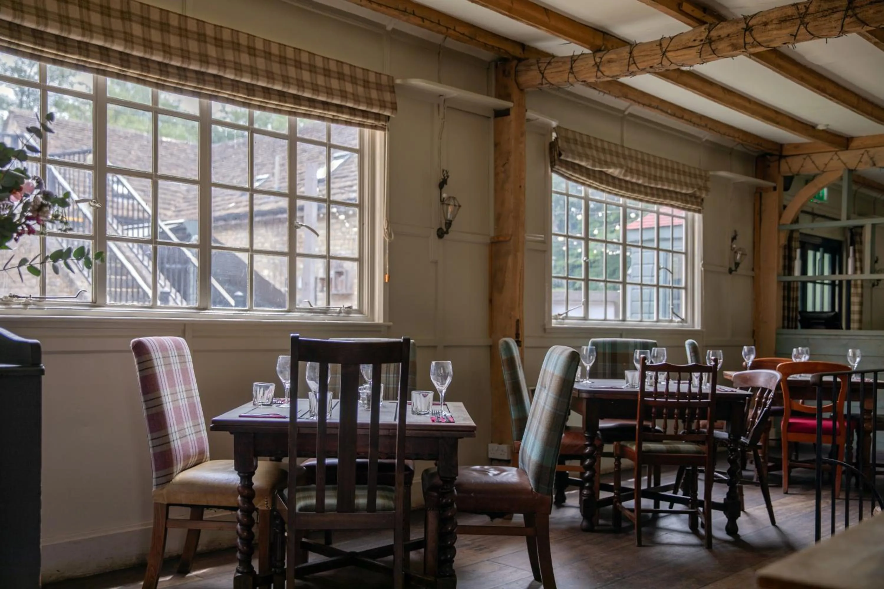 Restaurant/places to eat in The White Hart Ford