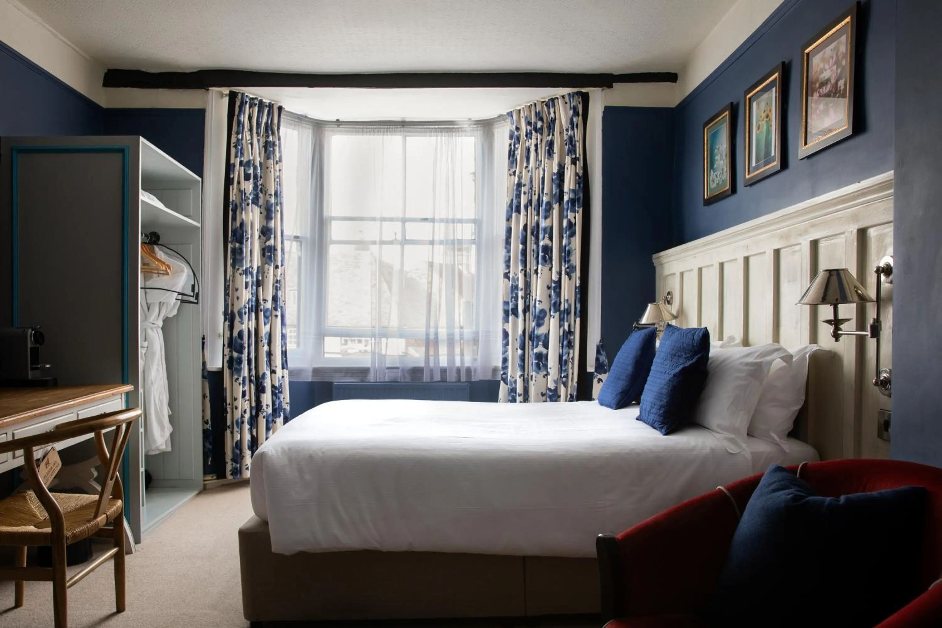 Bedroom, Bed in The White Lion