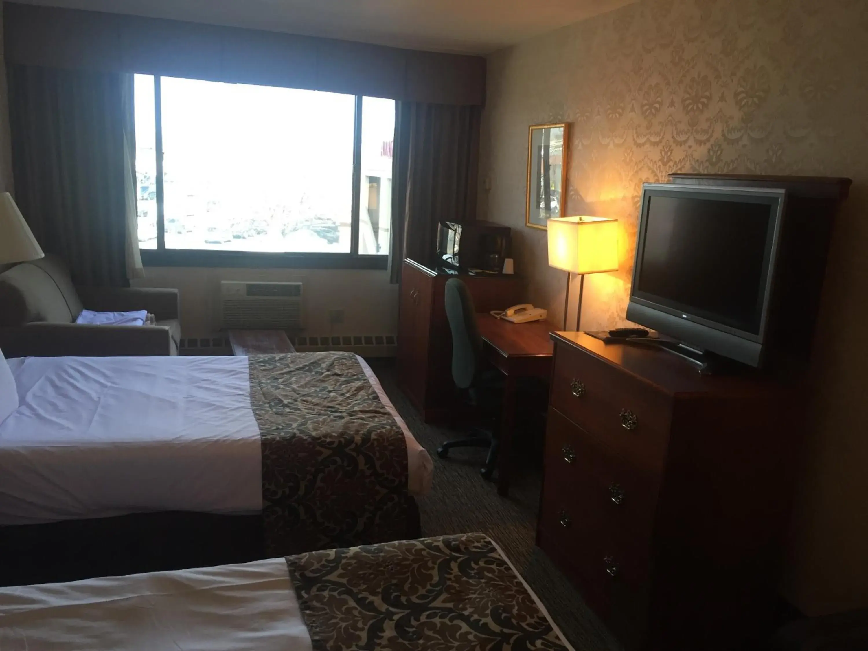 Photo of the whole room, Bed in Airway Inn Photo of the whole room, Bed in Airway Inn