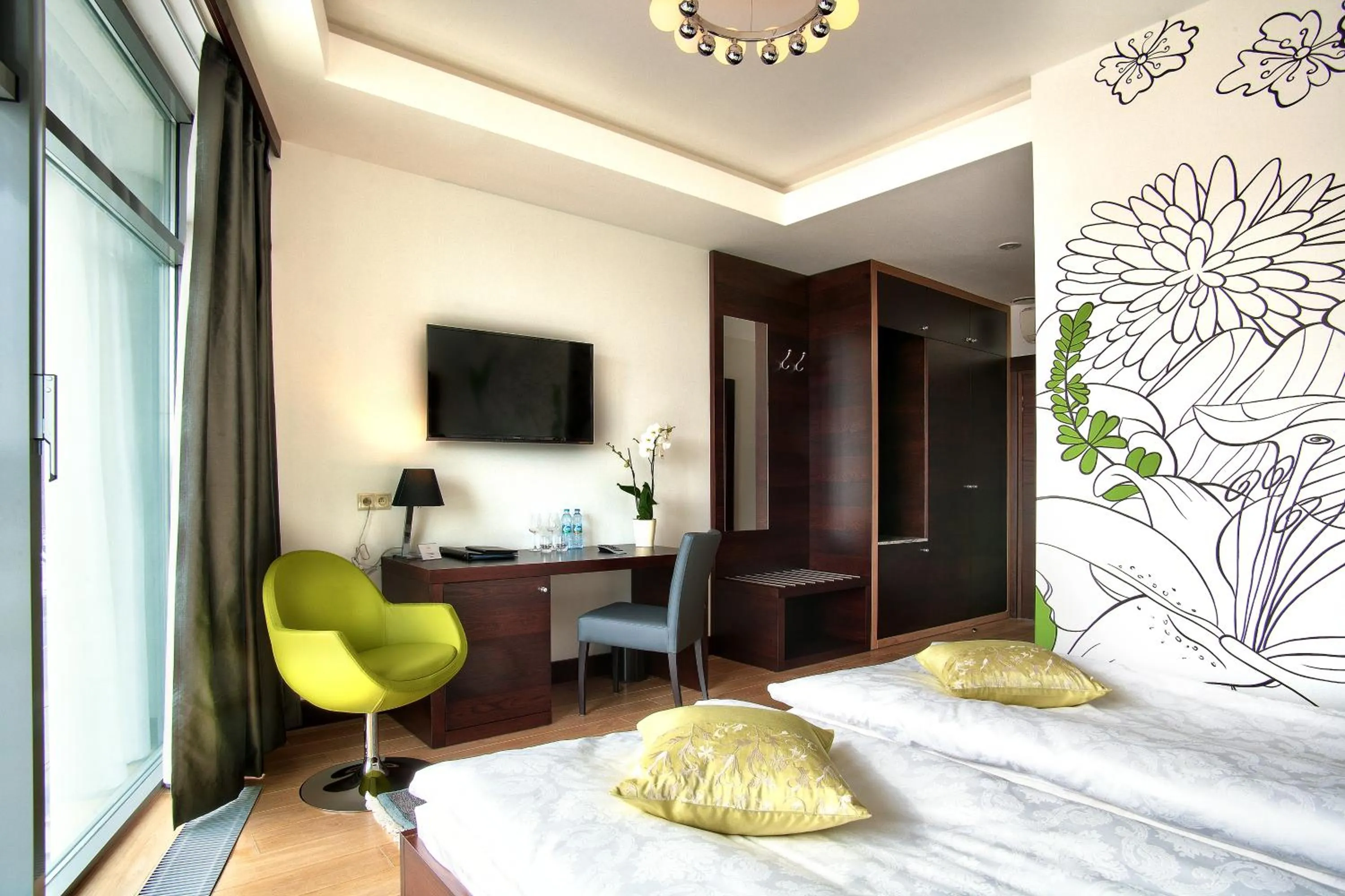 Photo of the whole room, Bed in BoutiqueHotel Aristo