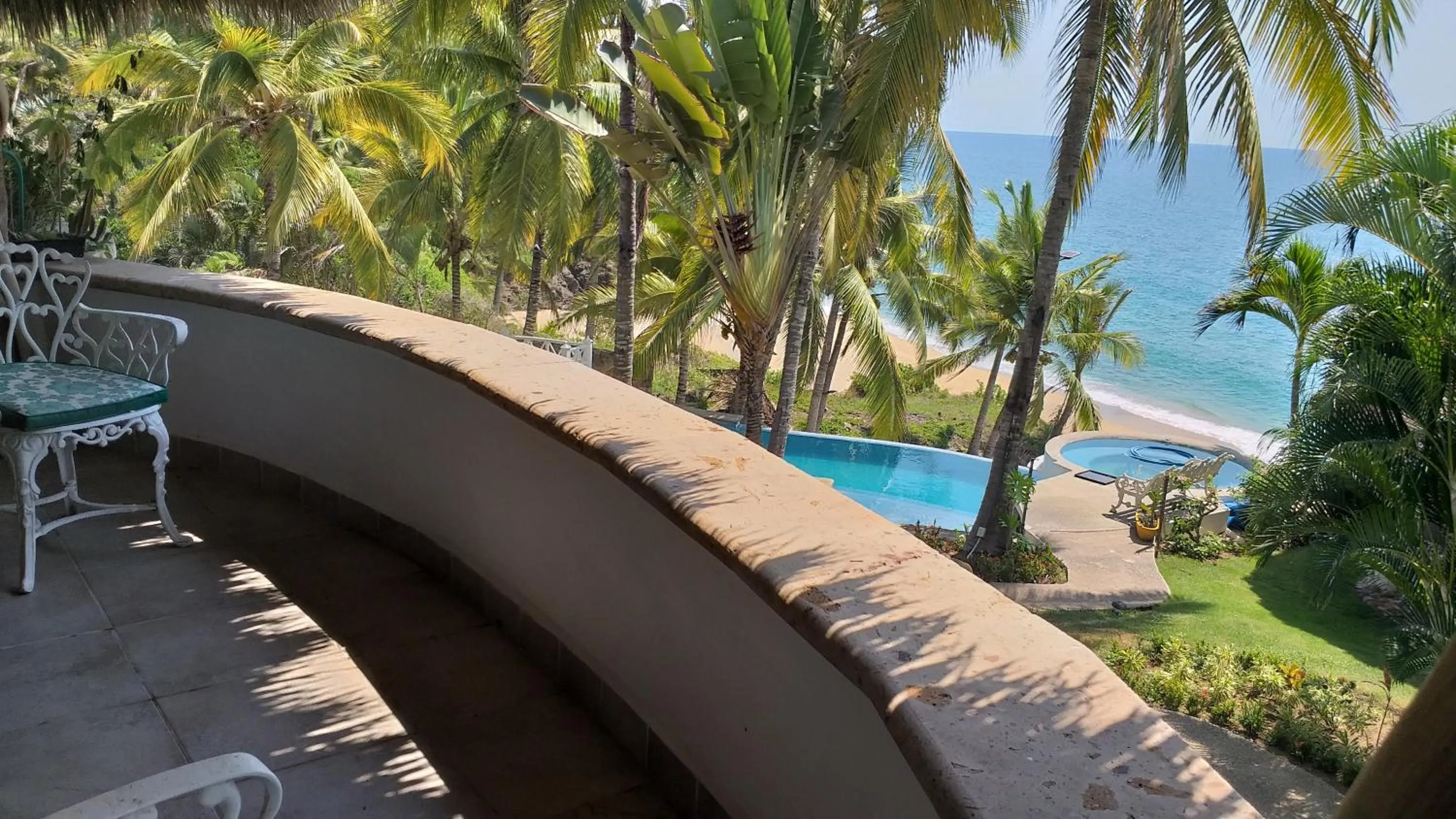 Pool view in Bungalows Lydia San Pancho