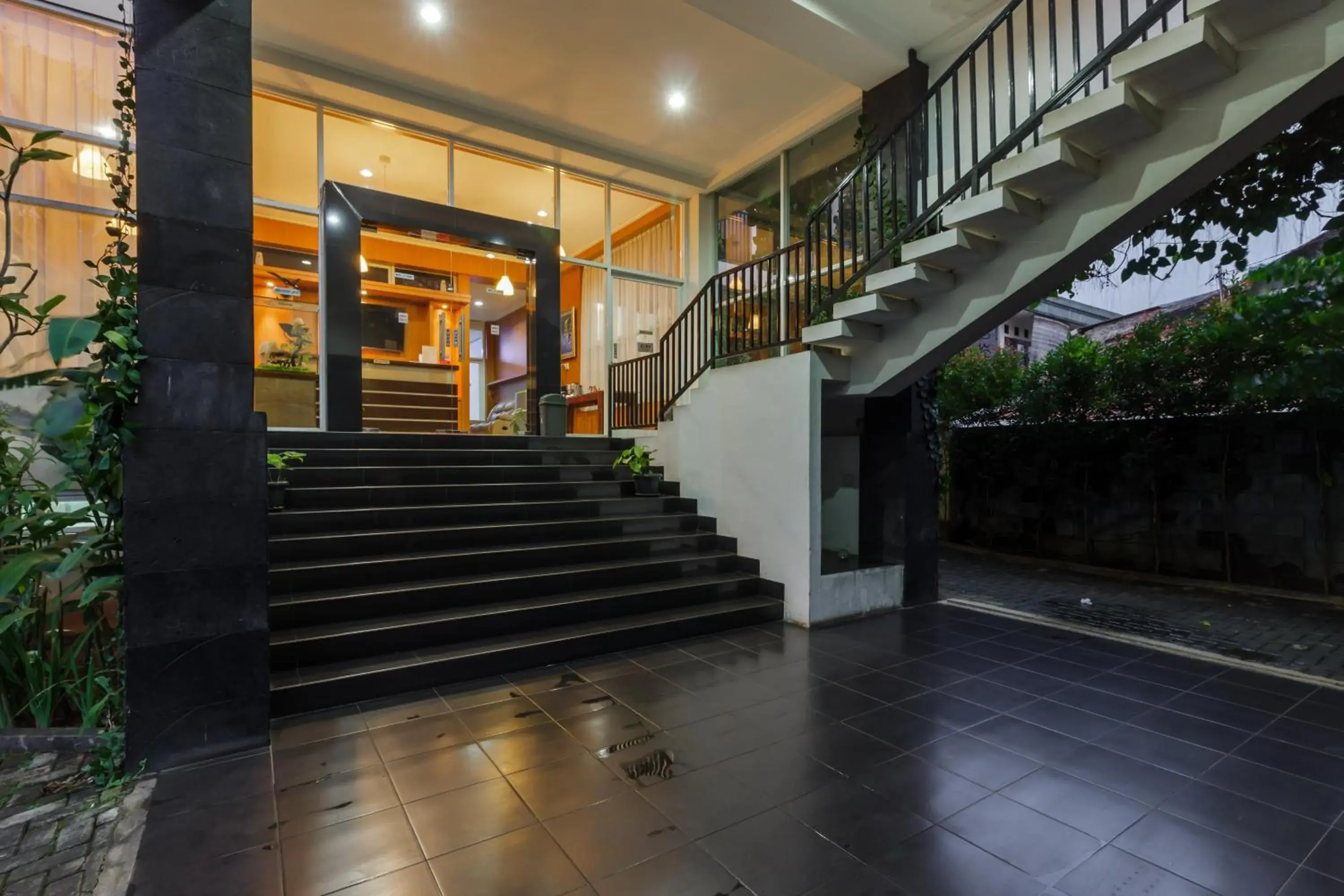 Lobby or reception in RedDoorz Premium @ Ampera Raya 2 Lobby or reception in RedDoorz Premium @ Ampera Raya 2