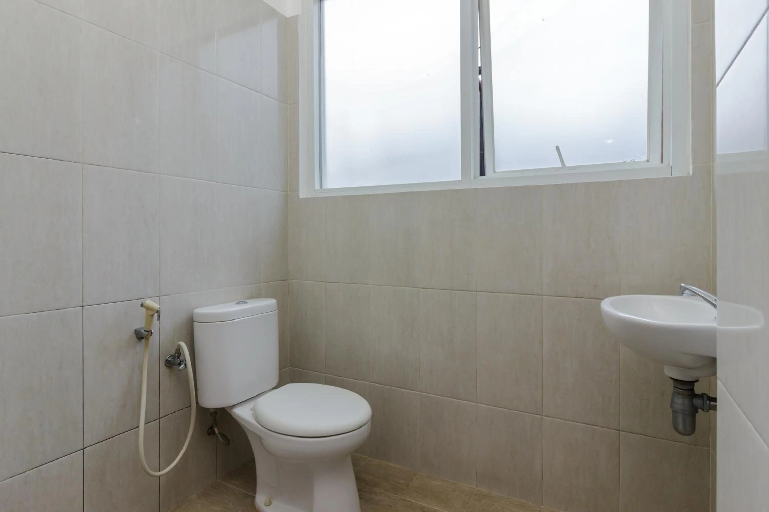 Shower in RedDoorz Premium @ Ampera Raya 2