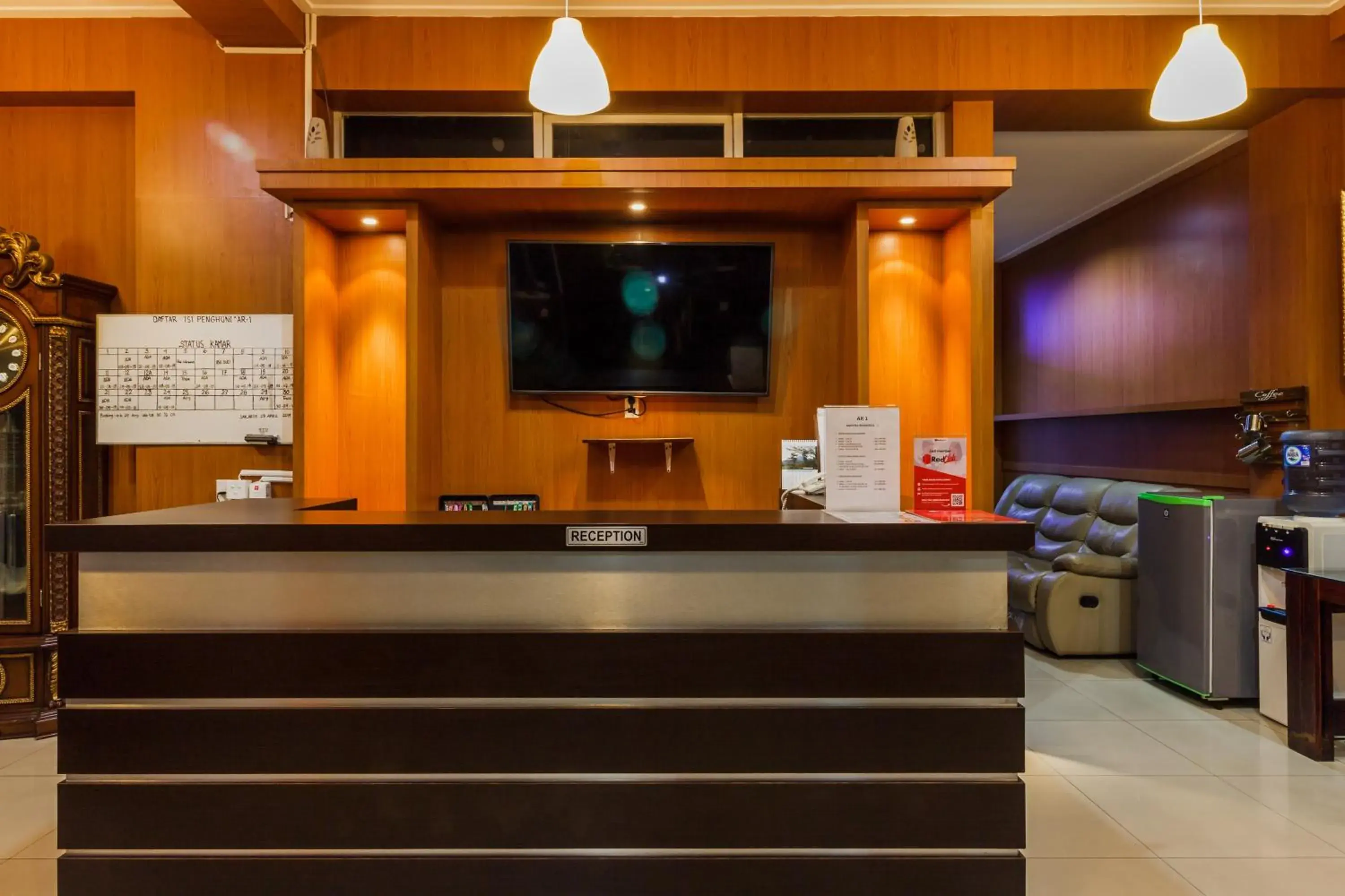 Lobby or reception in RedDoorz Premium @ Ampera Raya 2 Lobby or reception in RedDoorz Premium @ Ampera Raya 2