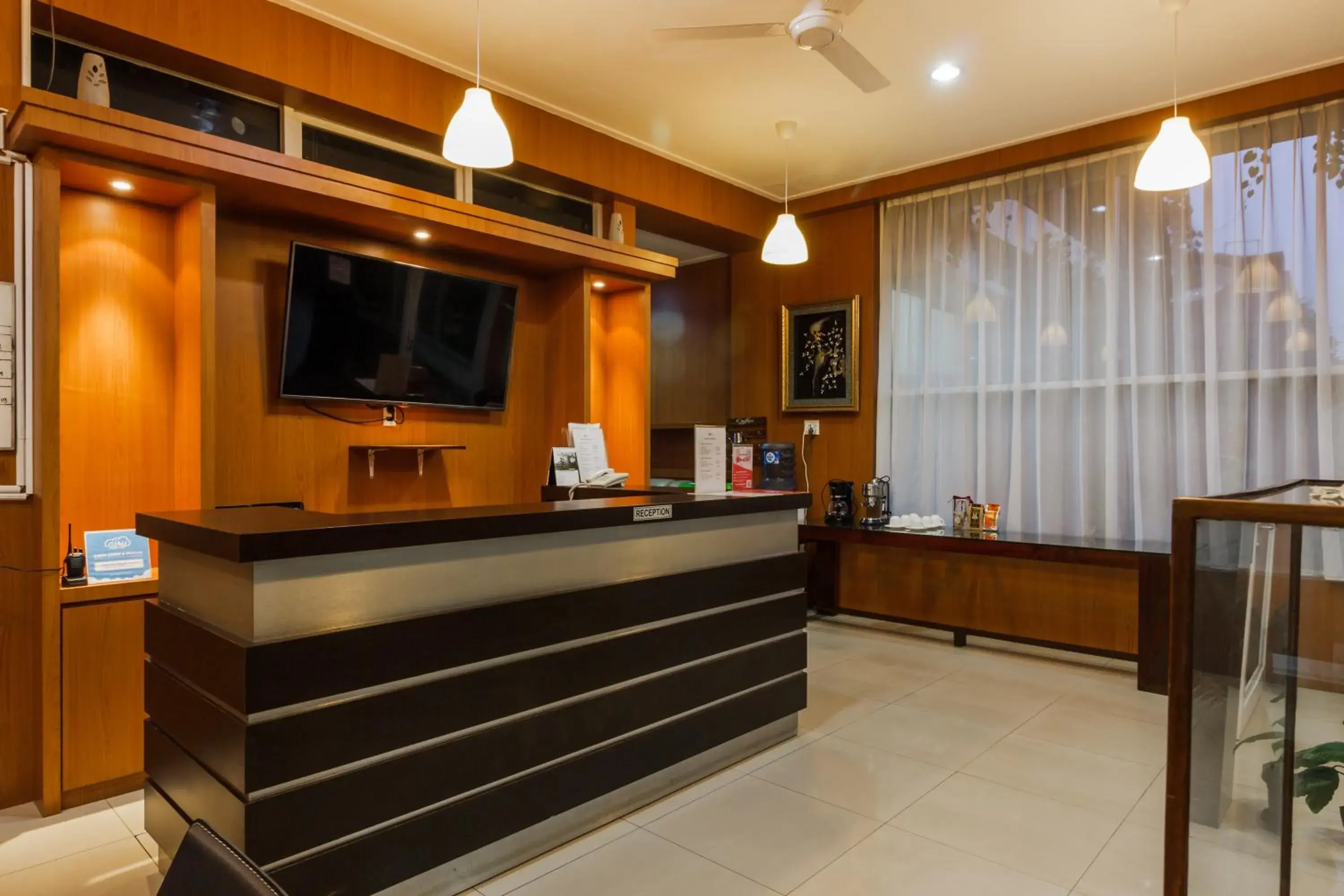 Lobby or reception in RedDoorz Premium @ Ampera Raya 2 Lobby or reception in RedDoorz Premium @ Ampera Raya 2