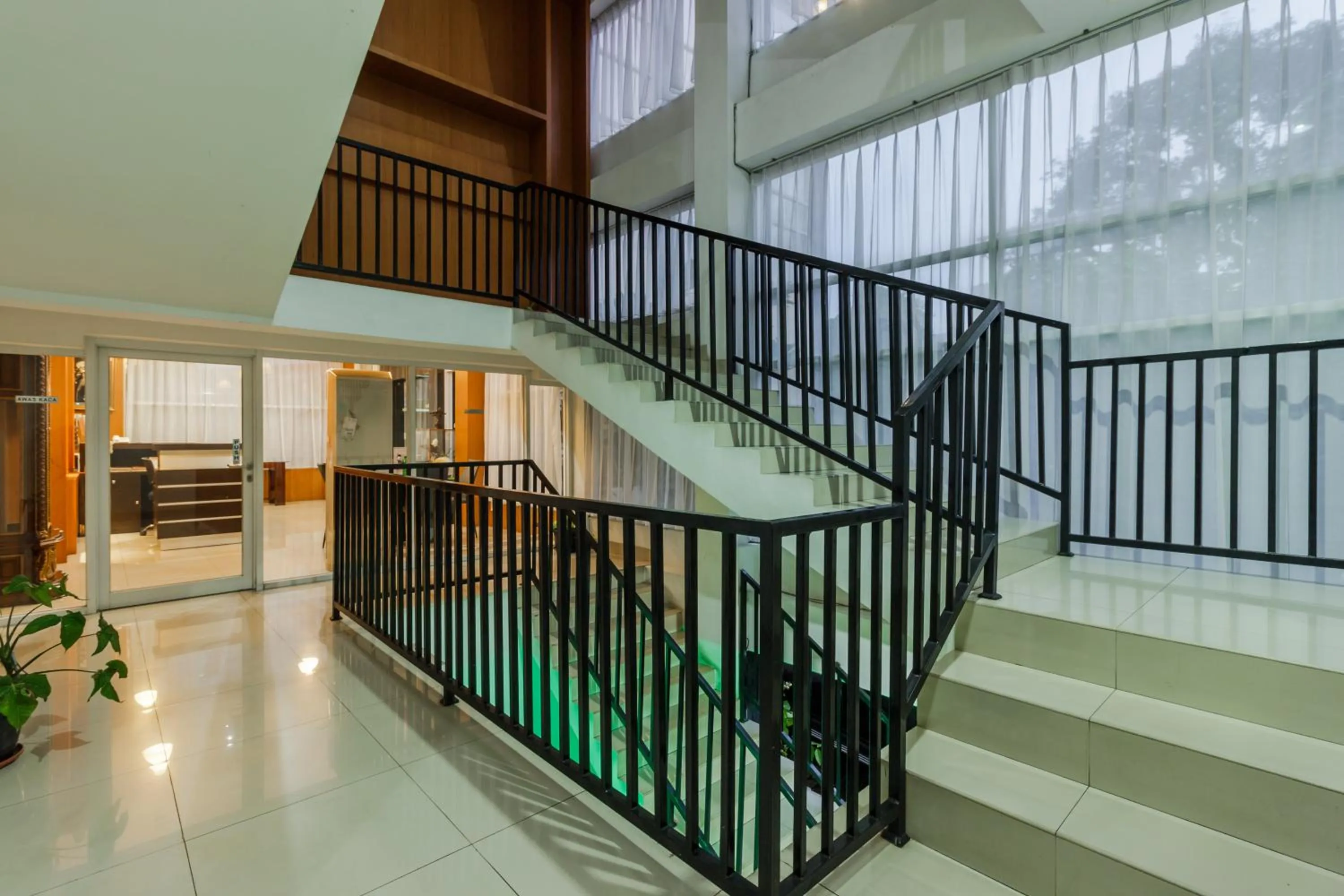 Balcony/Terrace in RedDoorz Premium @ Ampera Raya 2