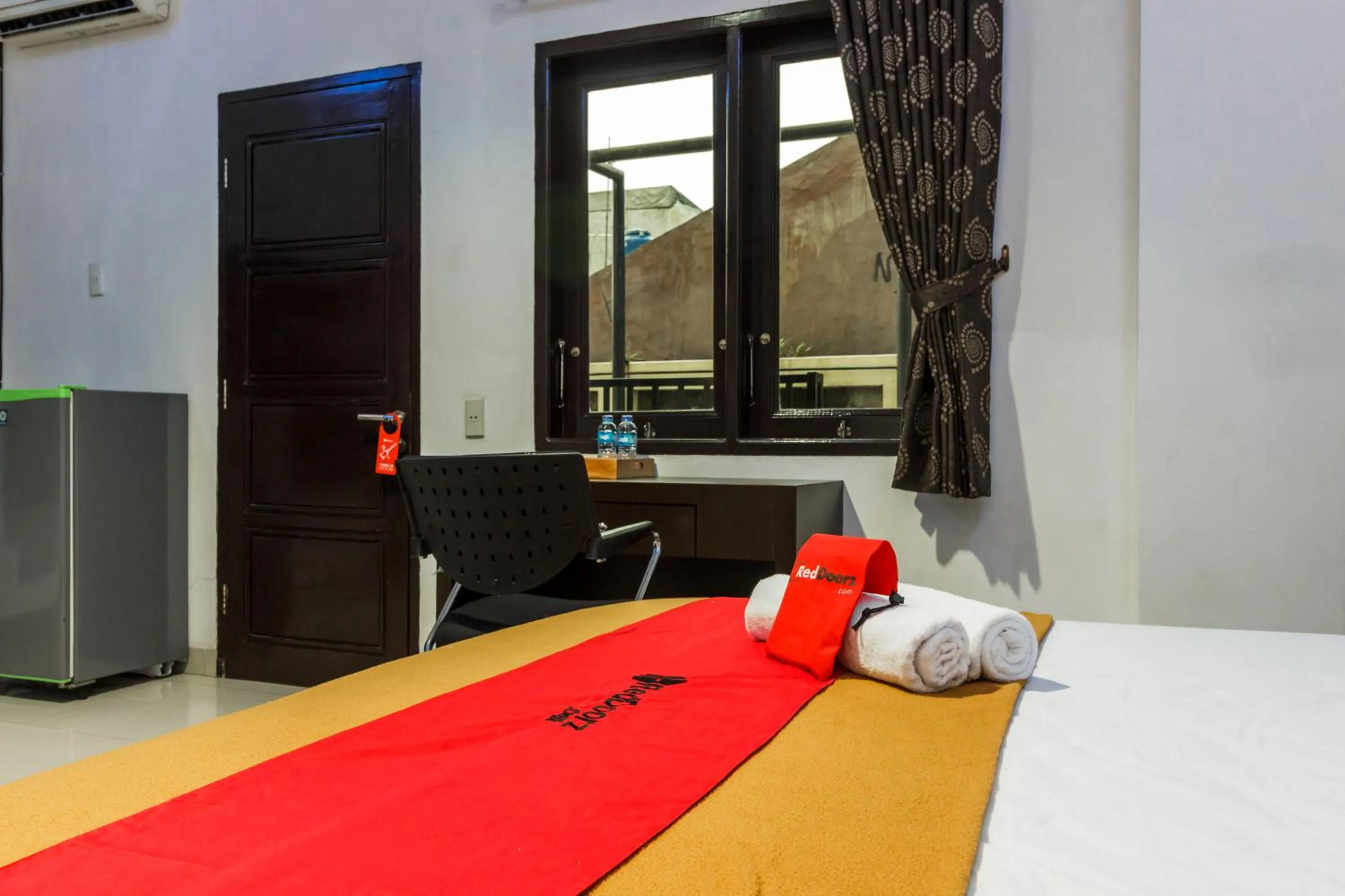 Bed in RedDoorz Premium @ Ampera Raya 2