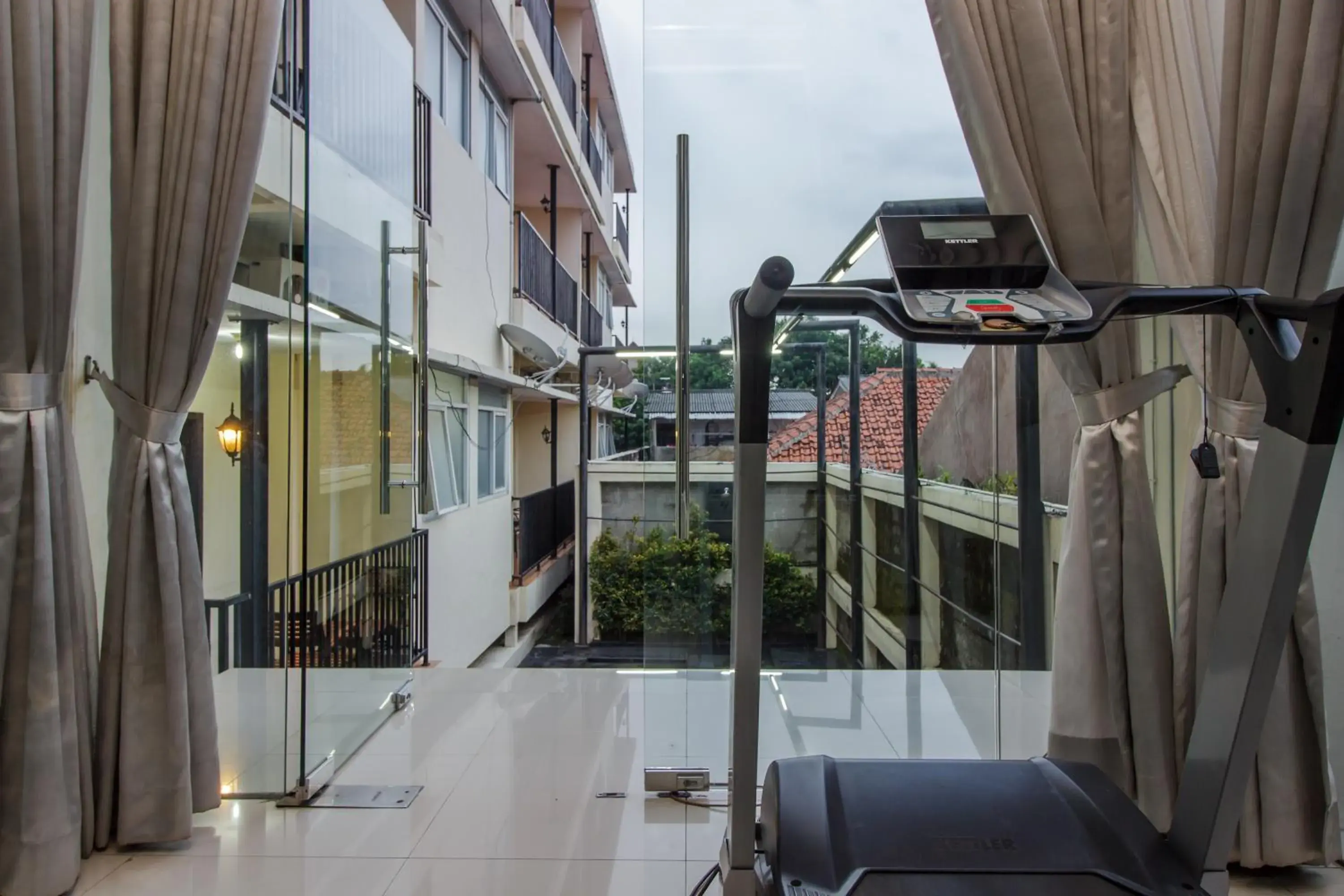 Fitness centre/facilities in RedDoorz Premium @ Ampera Raya 2 Fitness centre/facilities in RedDoorz Premium @ Ampera Raya 2