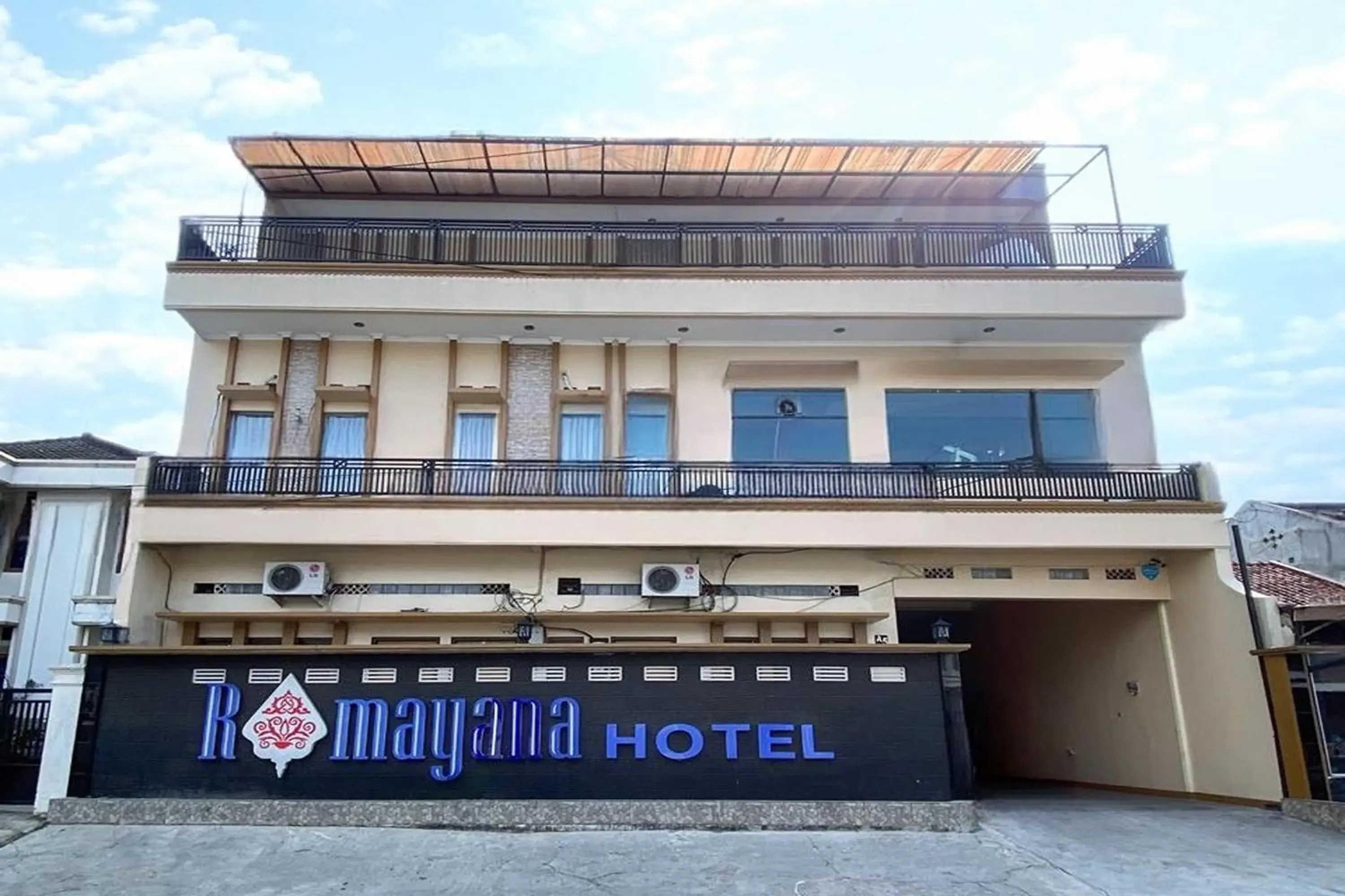 Property building in Hotel Ramayana Garut Property building in Hotel Ramayana Garut