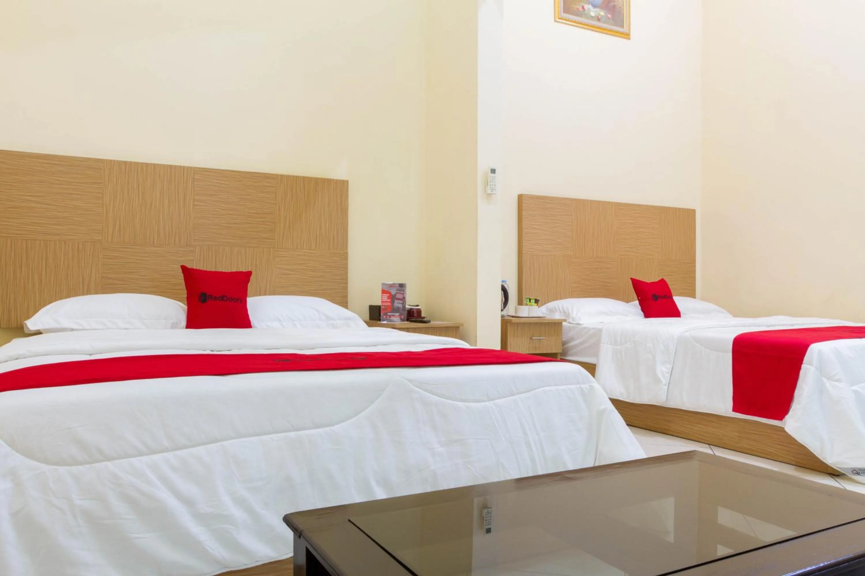 Family Room in RedDoorz @ Pataruman Garut