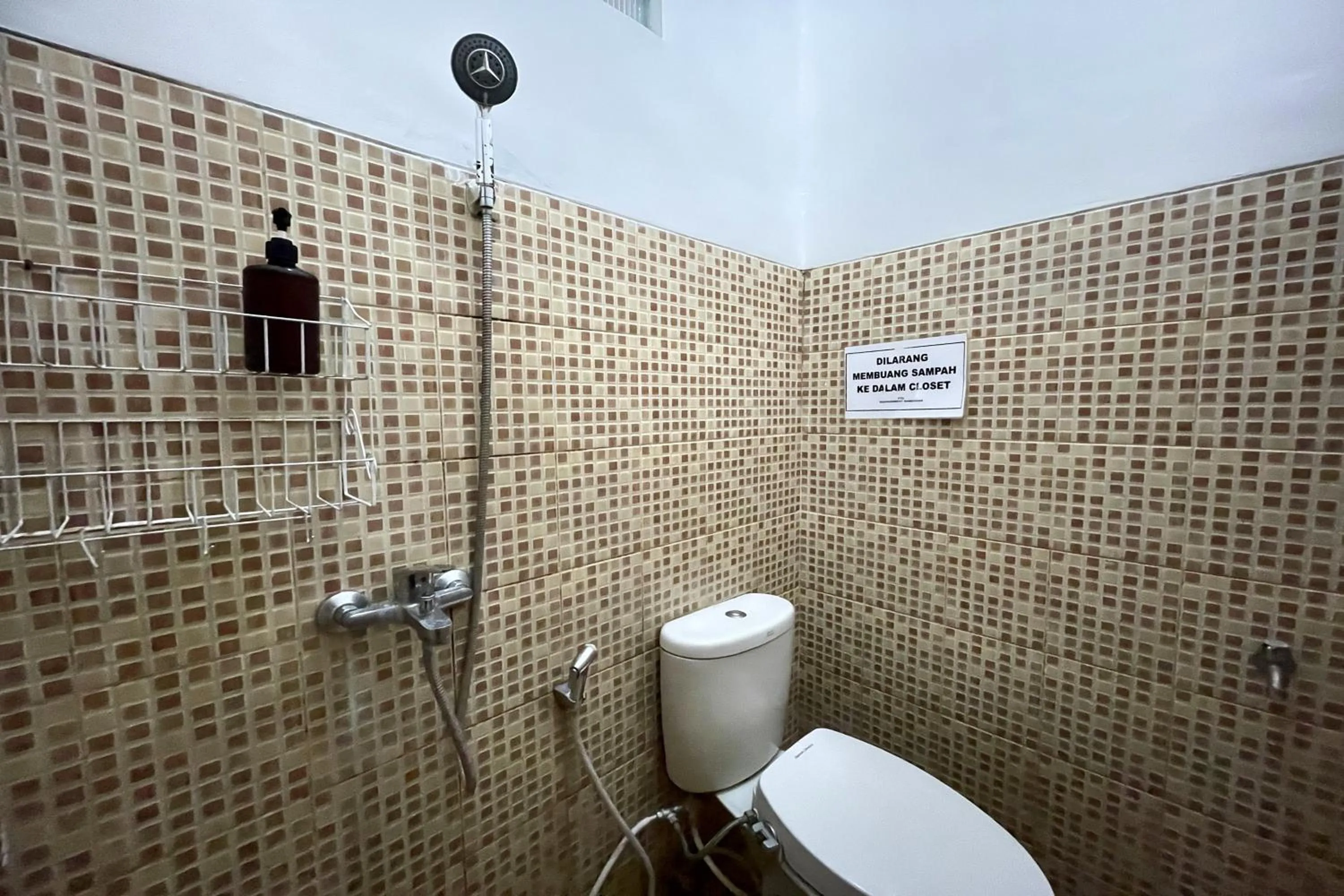 Bathroom in Hotel Ramayana Garut