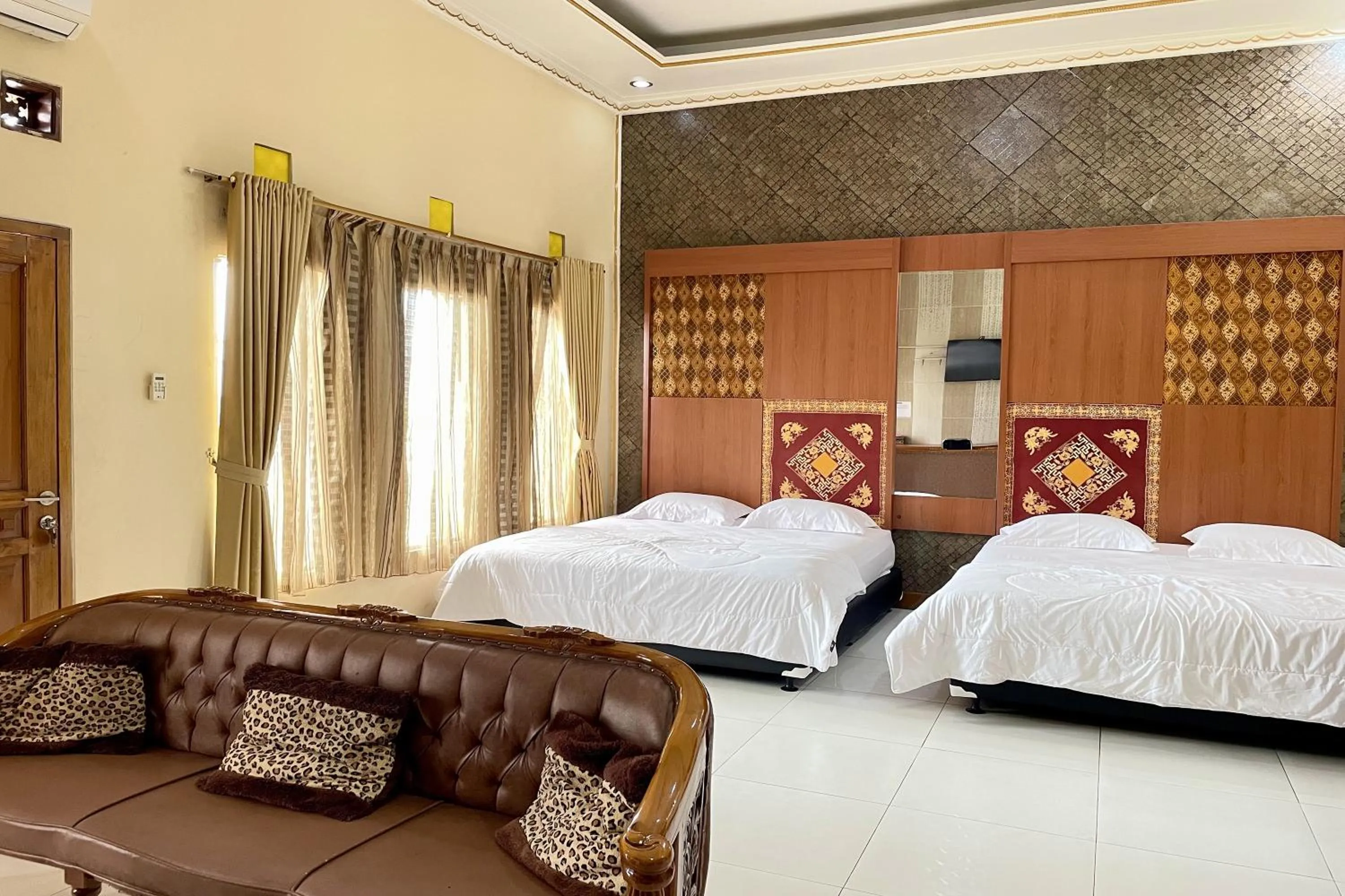 Bedroom, Bed in Hotel Ramayana Garut