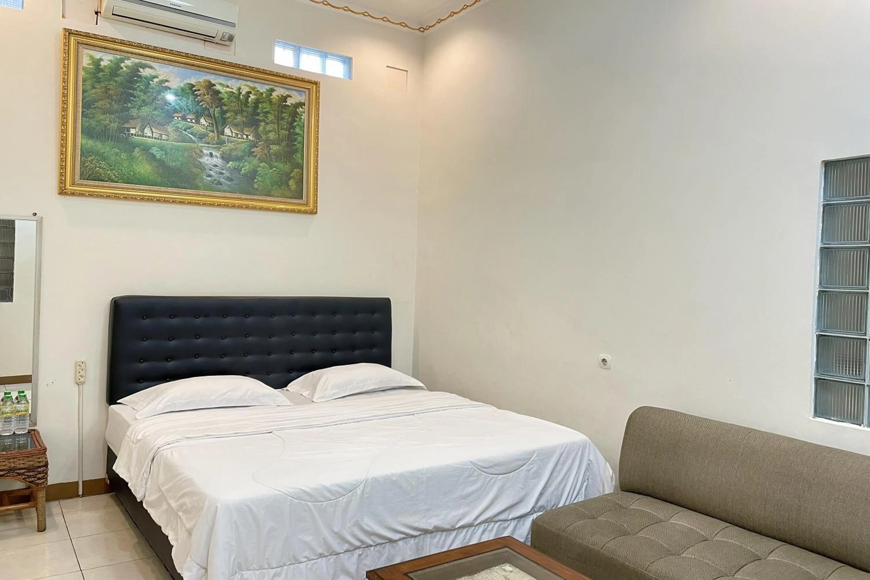 Bedroom, Bed in Hotel Ramayana Garut