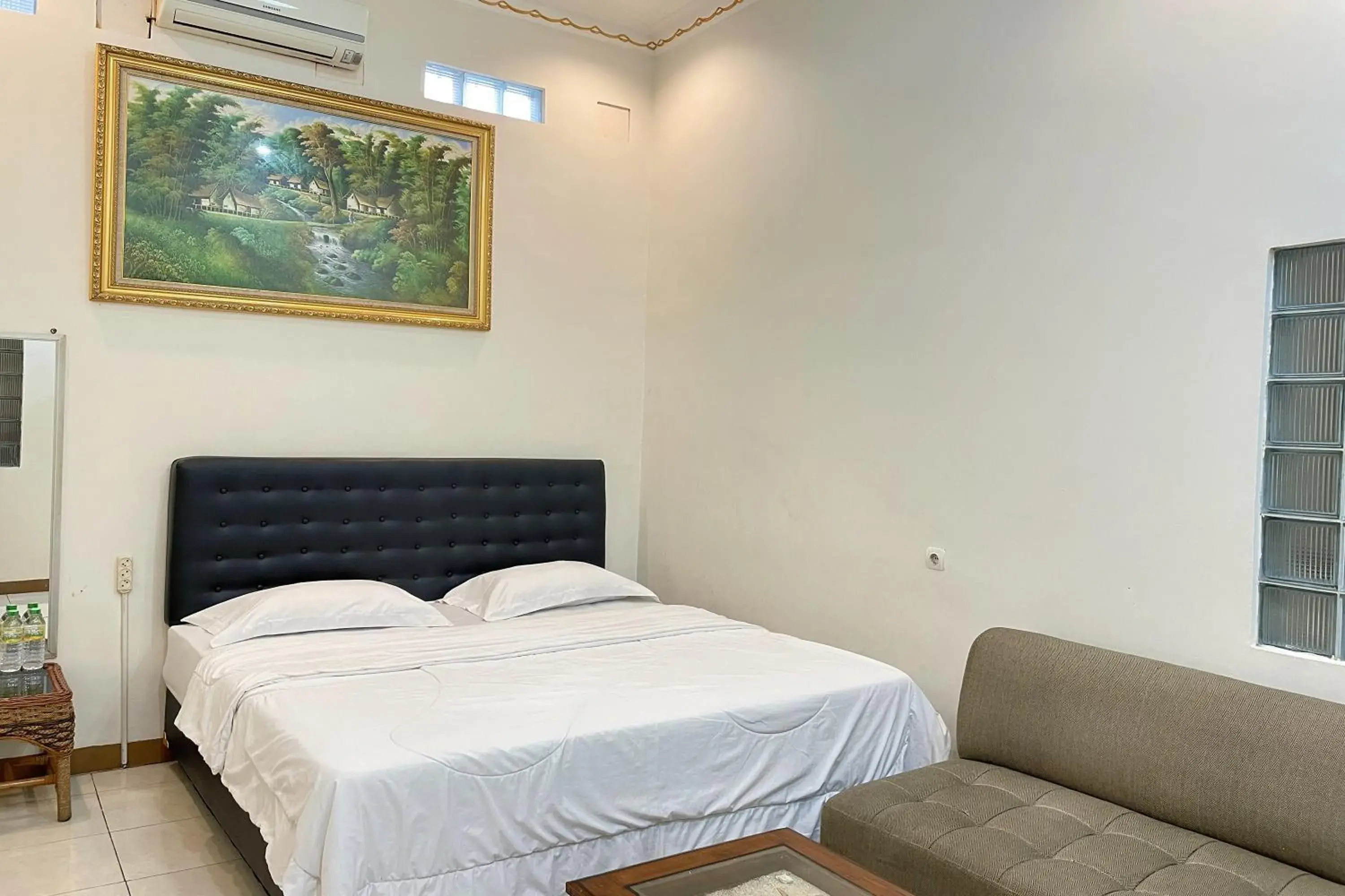 Bedroom, Bed in Hotel Ramayana Garut Bedroom, Bed in Hotel Ramayana Garut