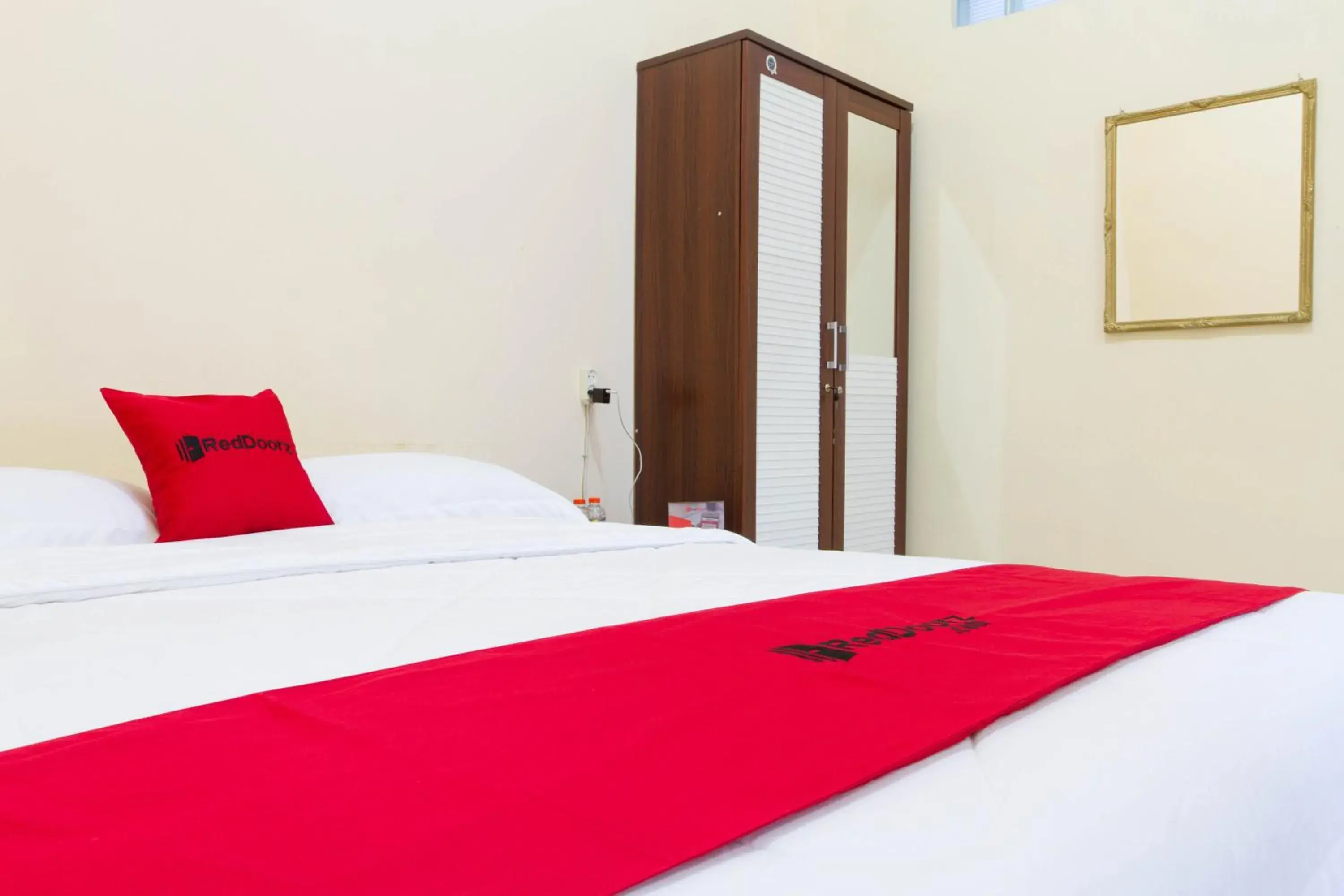 Double Room in Hotel Ramayana Garut Double Room in Hotel Ramayana Garut