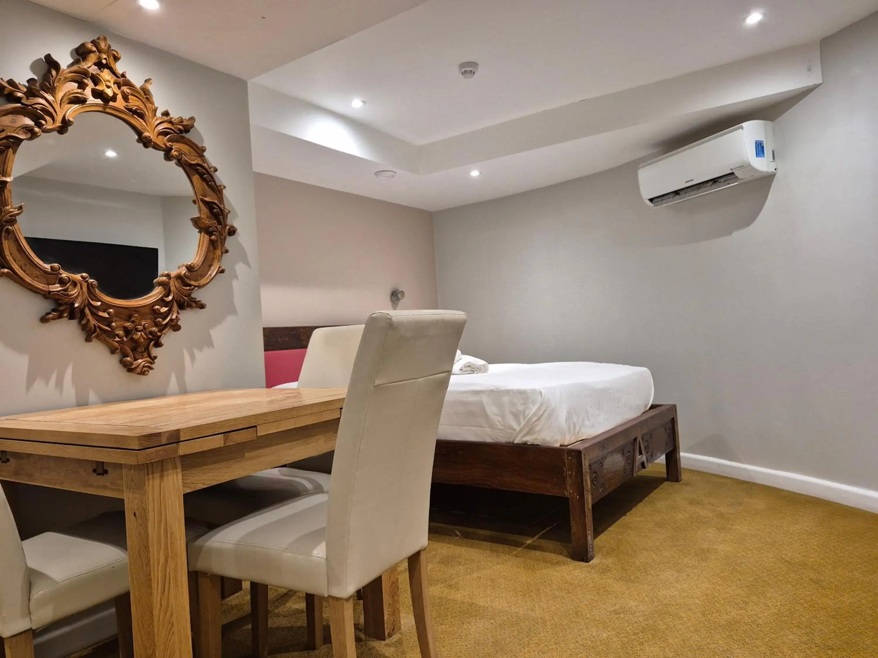 Photo of the whole room, Bed in Amsterdam Hotel Brighton Seafront Photo of the whole room, Bed in Amsterdam Hotel Brighton Seafront