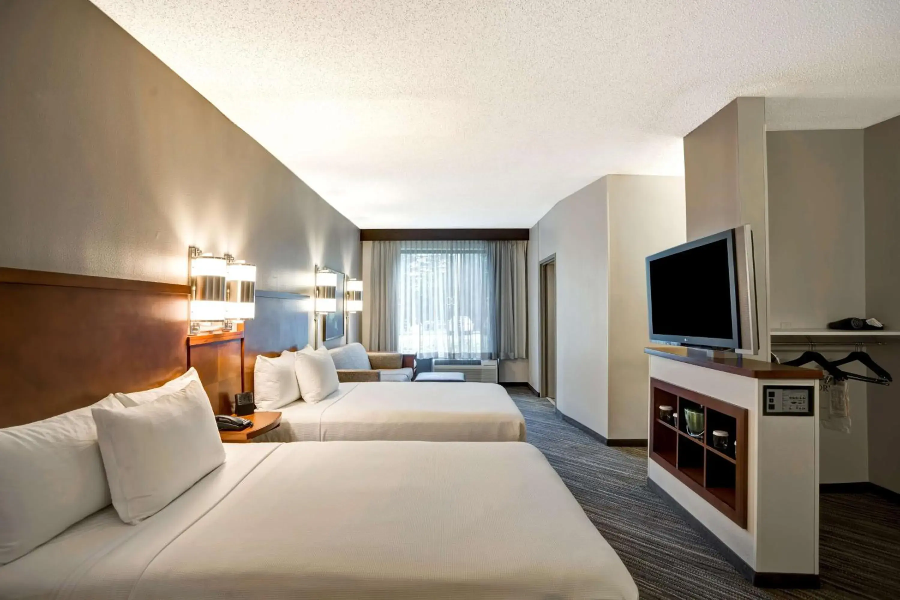 Photo of the whole room, Bed in Hyatt Place Richmond - Innsbrook Photo of the whole room, Bed in Hyatt Place Richmond - Innsbrook