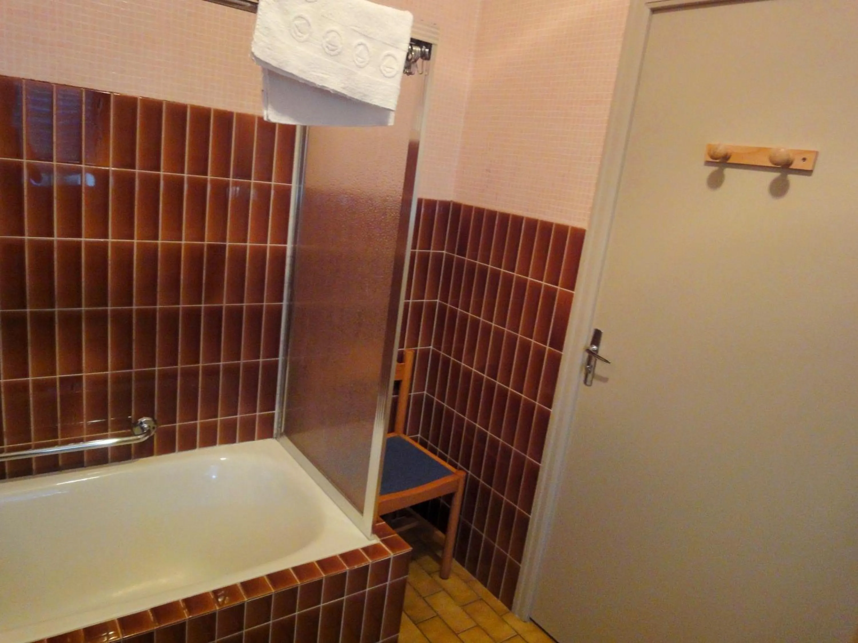 Bathroom in Hotel Restaurant La Grenouillère