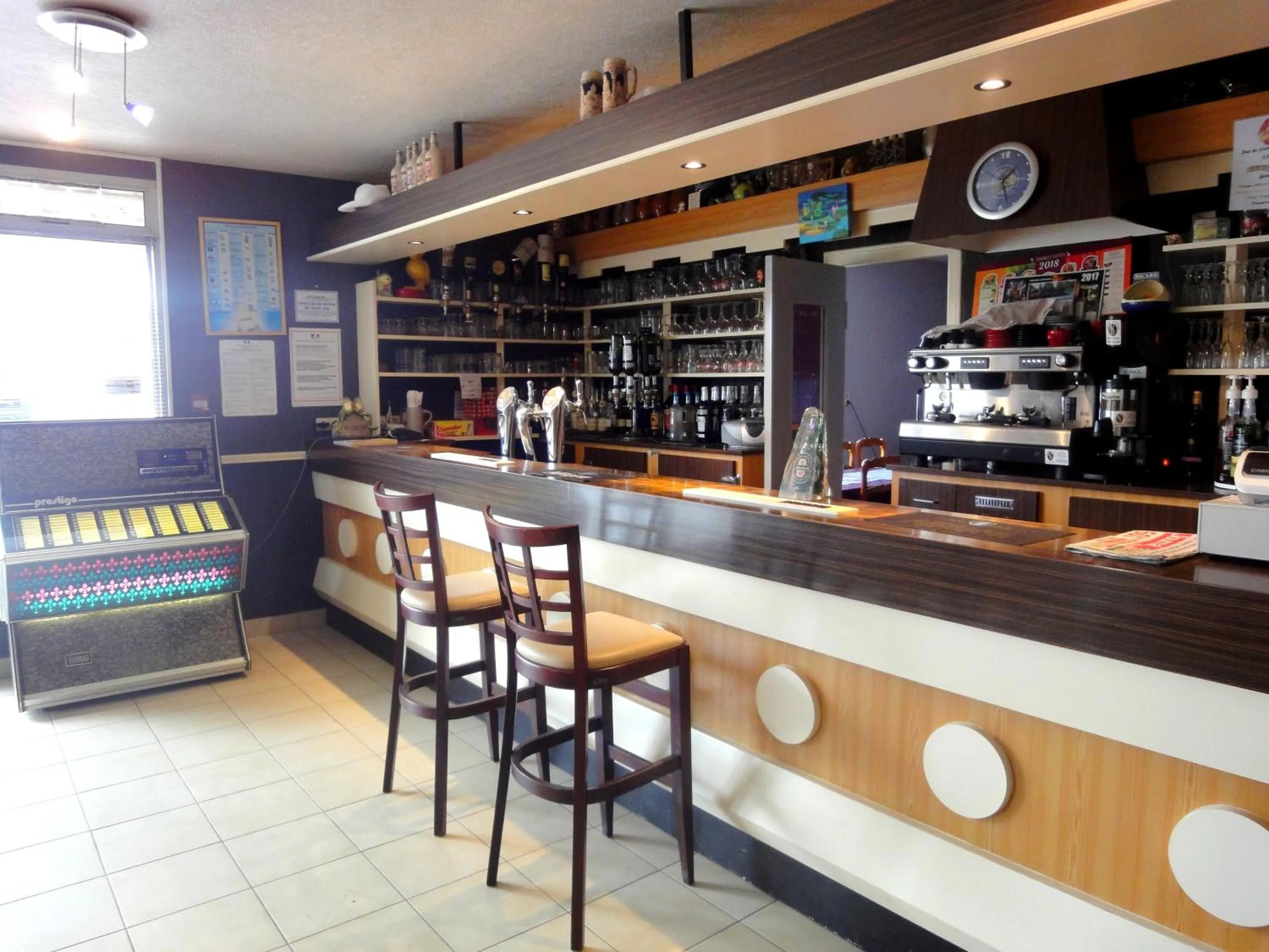 Patio in Hotel Restaurant La Grenouillère