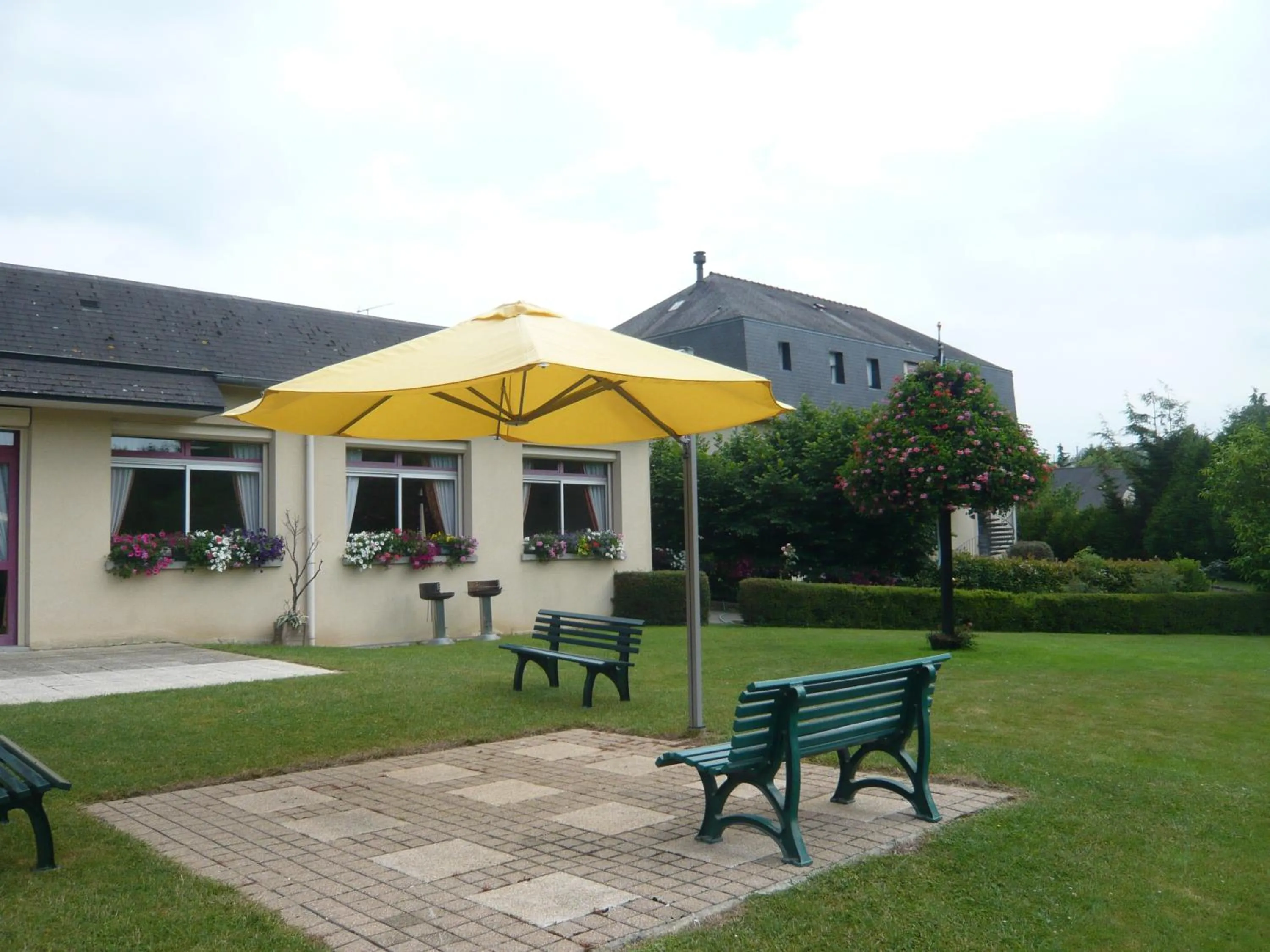 Garden in Hotel Restaurant La Grenouillère