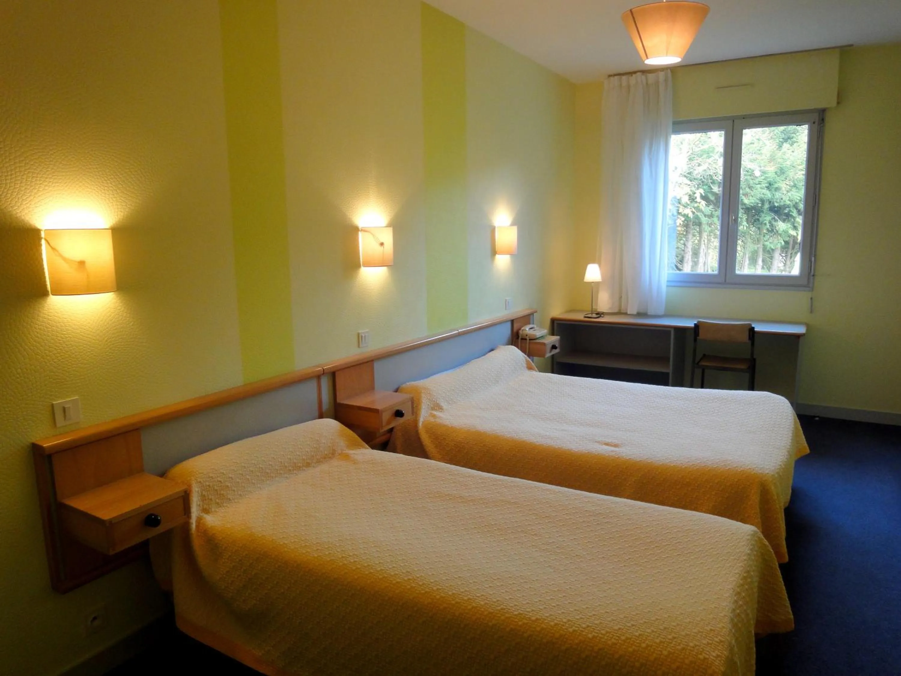 Bedroom, Bed in Hotel Restaurant La Grenouillère