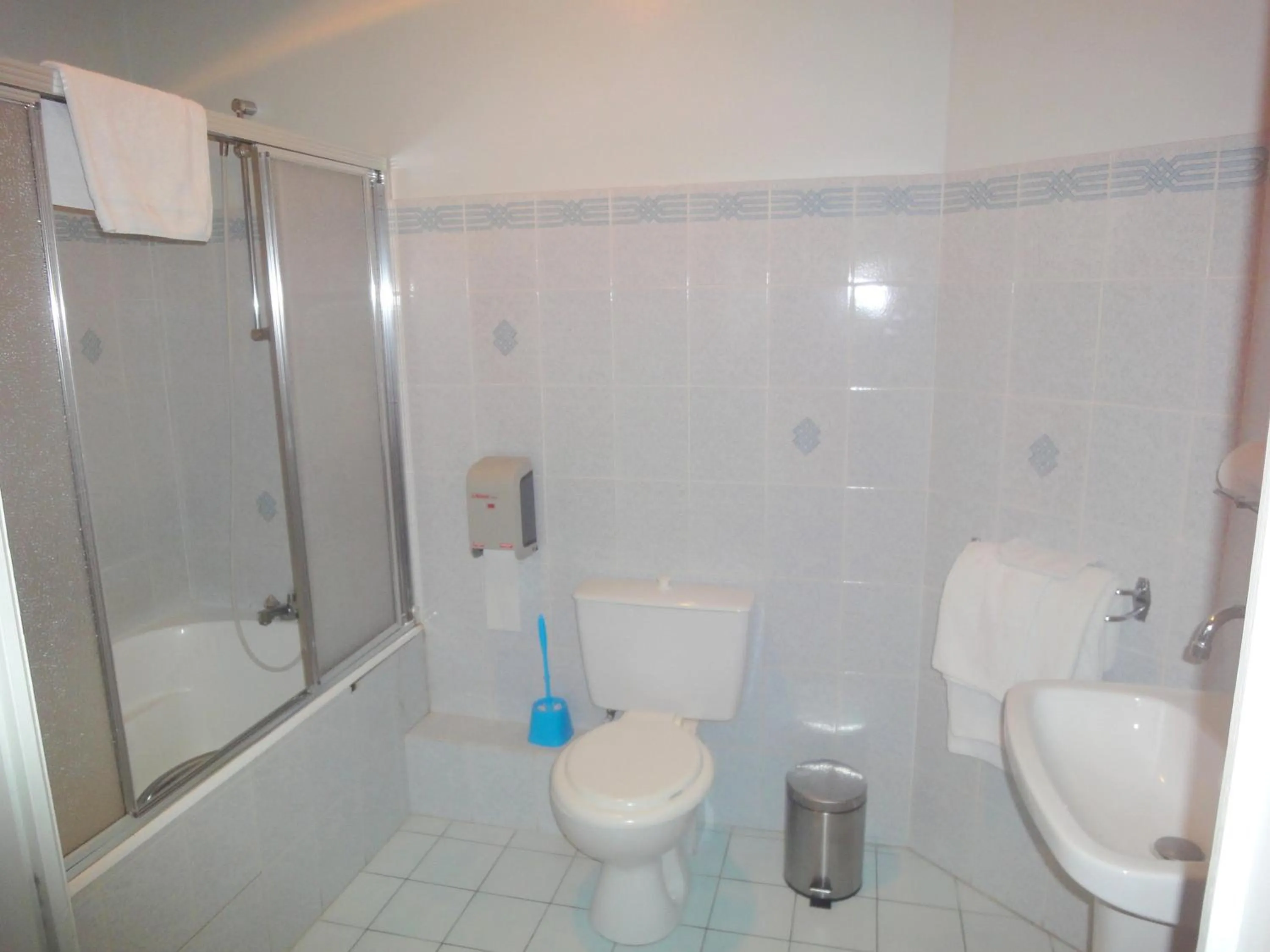 Bathroom in Hotel Restaurant La Grenouillère