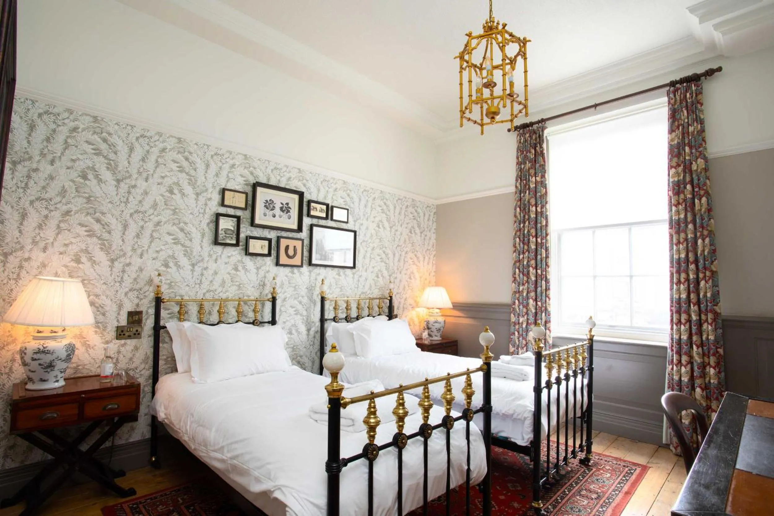 Bedroom, Bed in The Crown Hotel