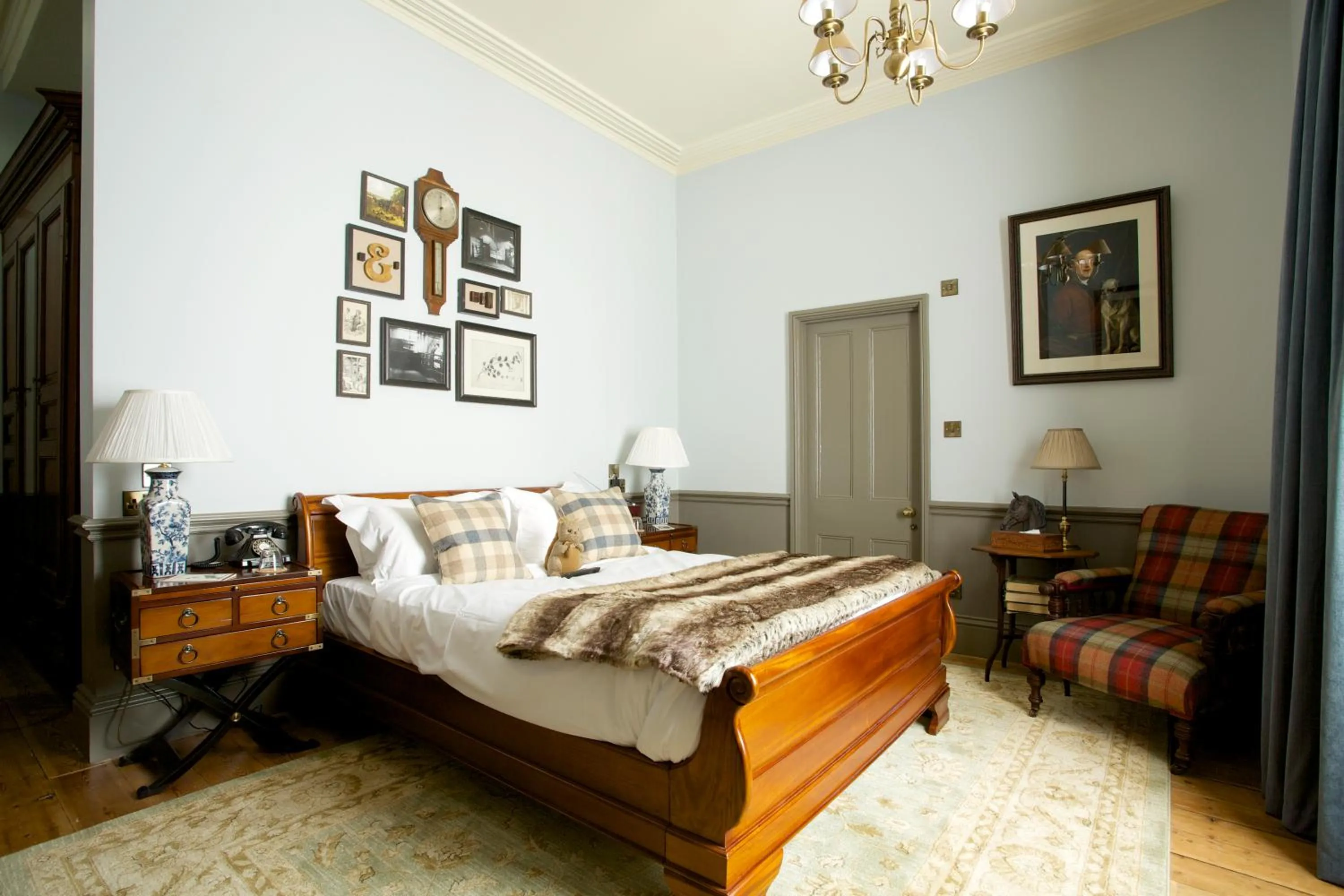 Bedroom, Bed in The Crown Hotel