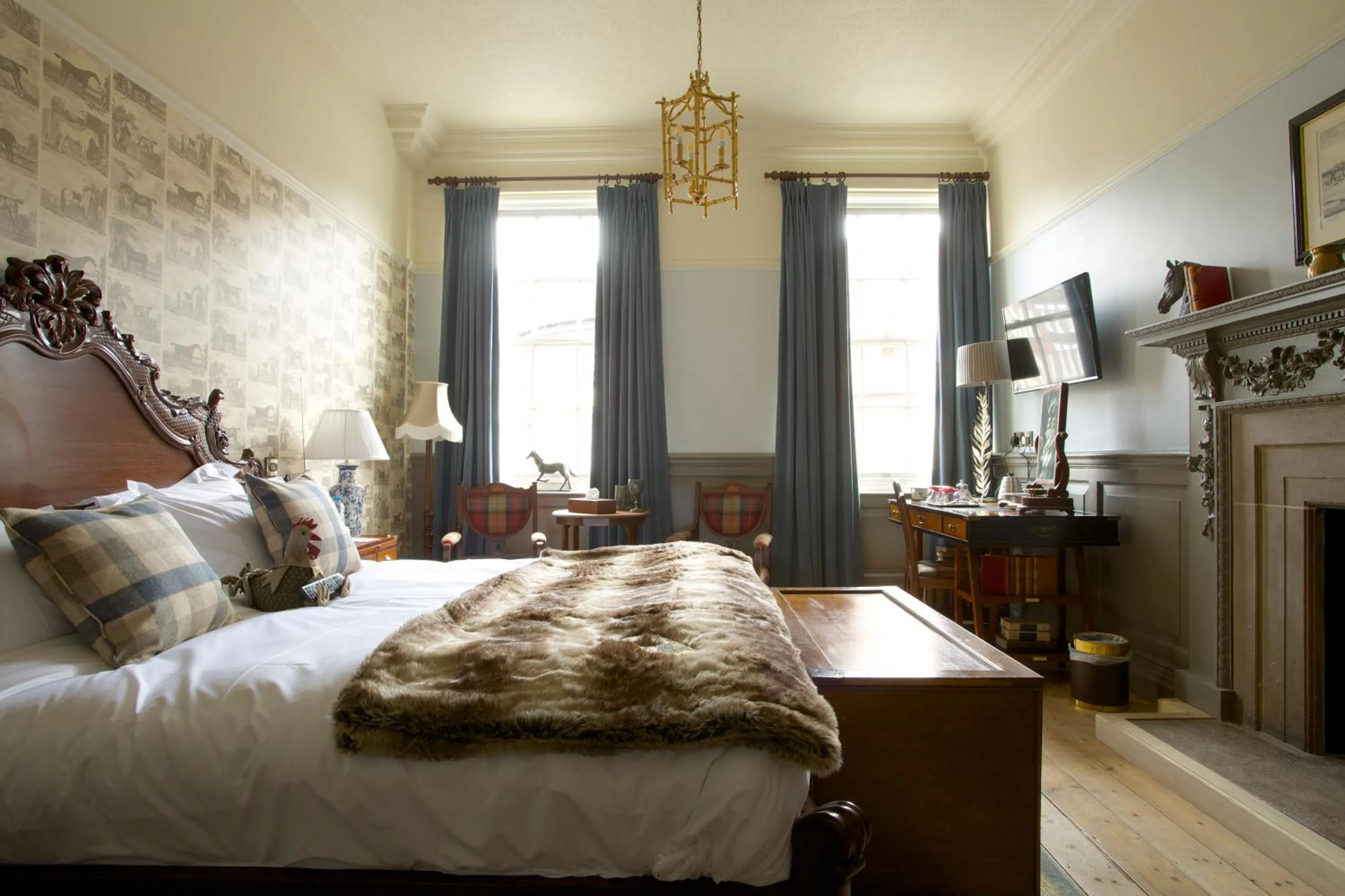 Photo of the whole room, Bed in The Crown Hotel