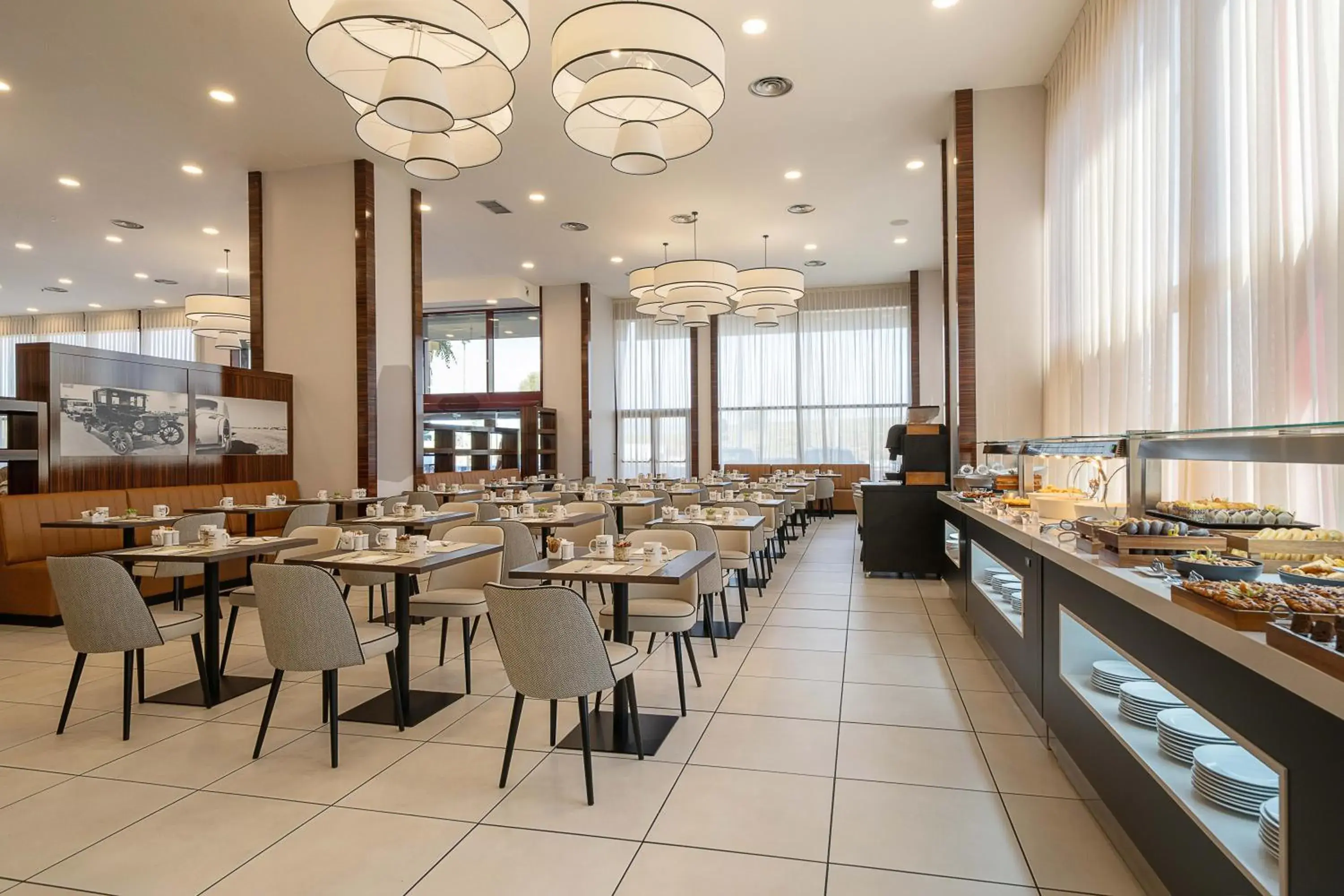 Restaurant/places to eat in Exe Convention Plaza Madrid Restaurant/places to eat in Exe Convention Plaza Madrid